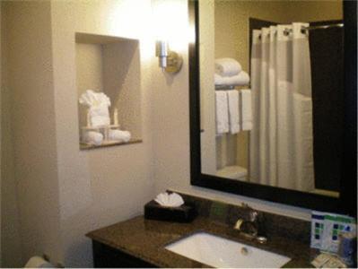Holiday Inn Express Hotel & Suites Beaumont Northwest by IHG photo 5