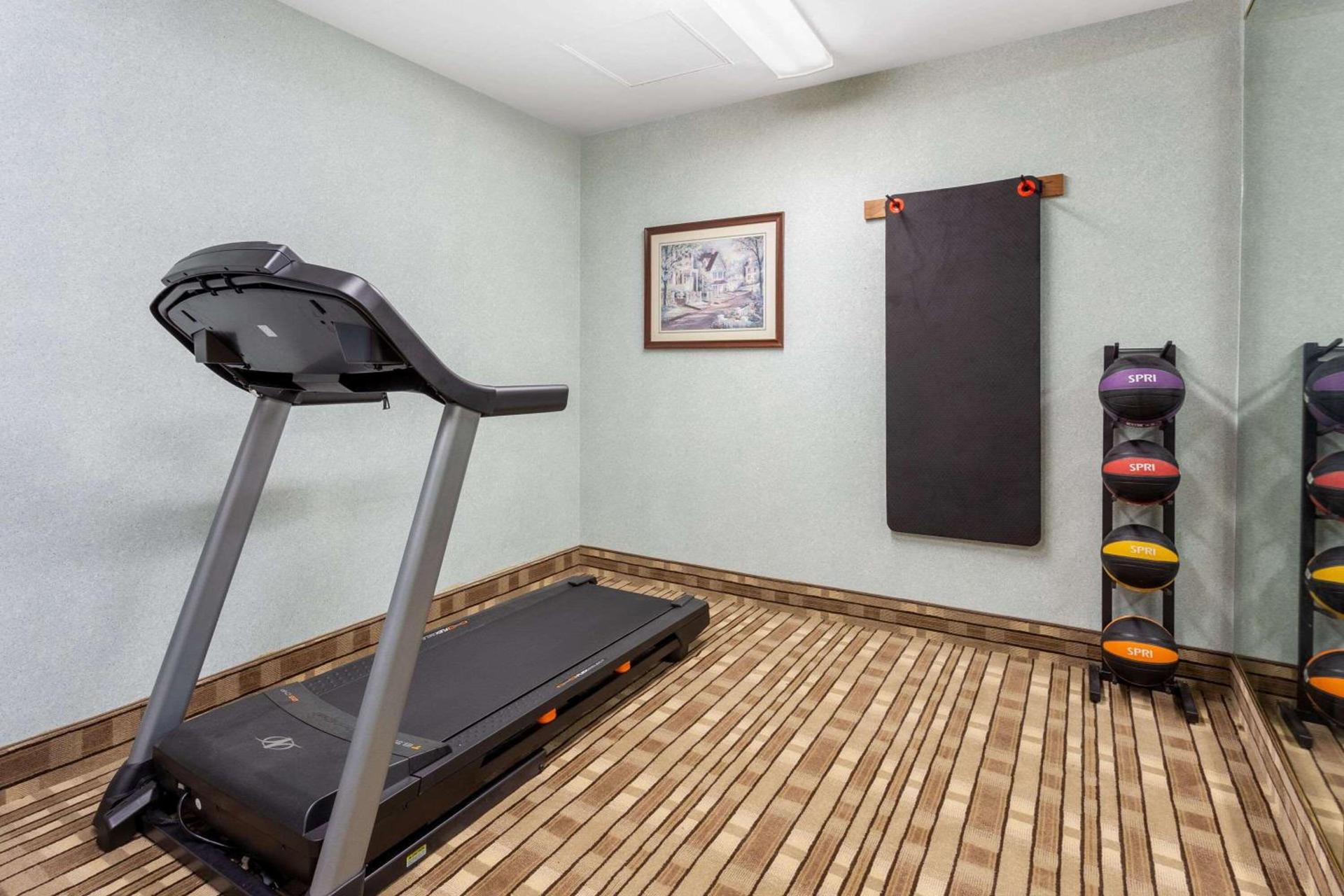 Baymont by Wyndham Queensbury/Lake George photo 10