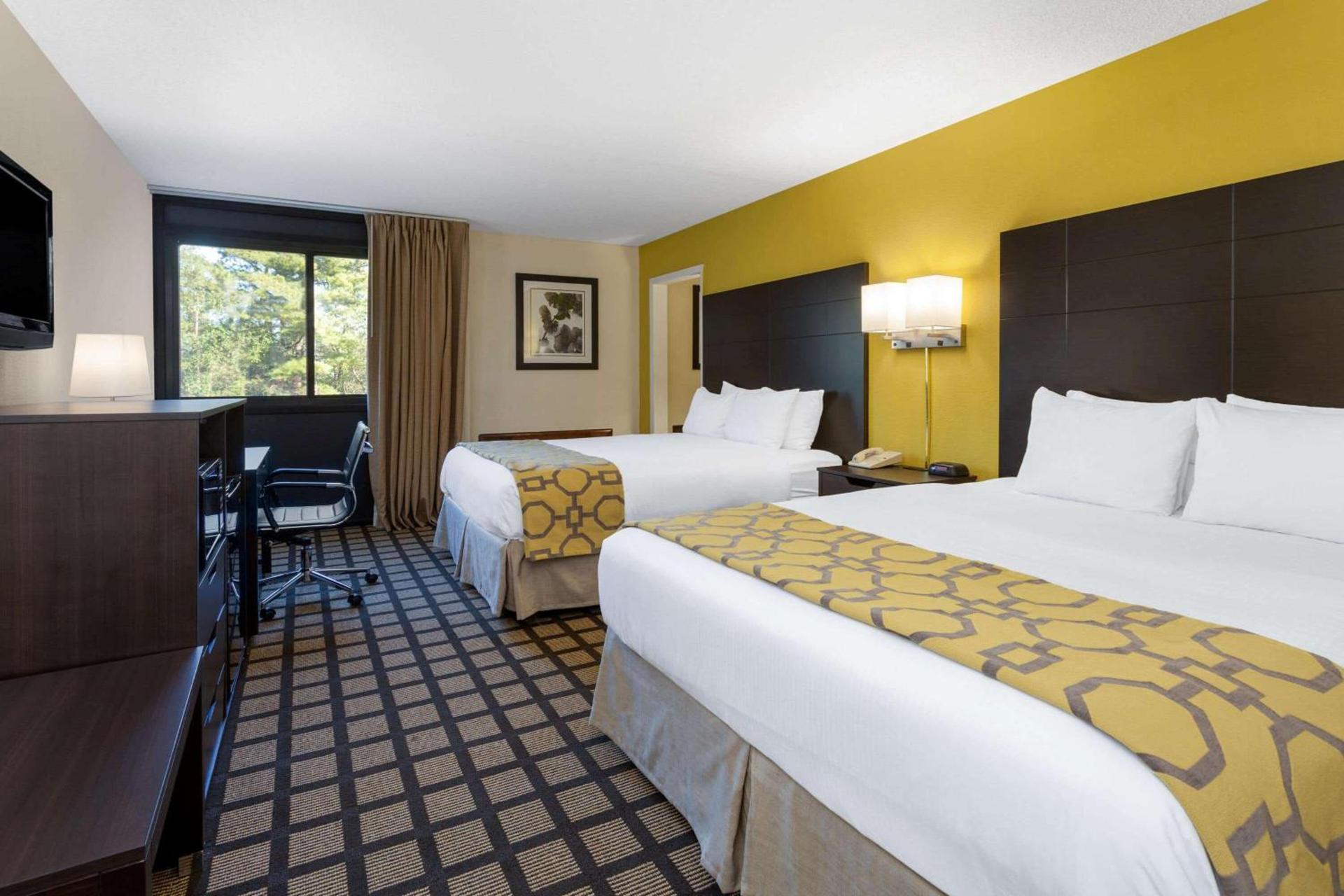 Baymont by Wyndham Queensbury/Lake George photo 21