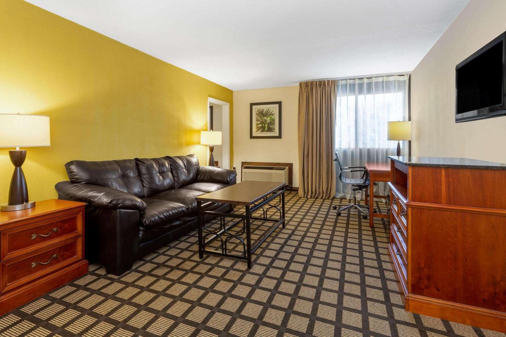 Baymont by Wyndham Queensbury/Lake George photo 22