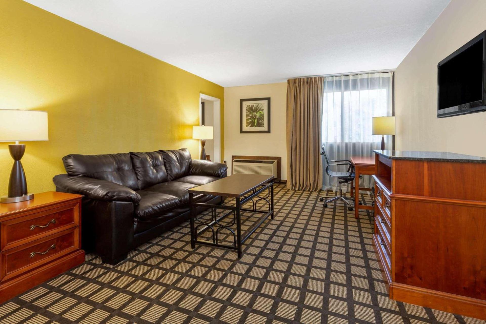 Baymont by Wyndham Queensbury/Lake George photo 23