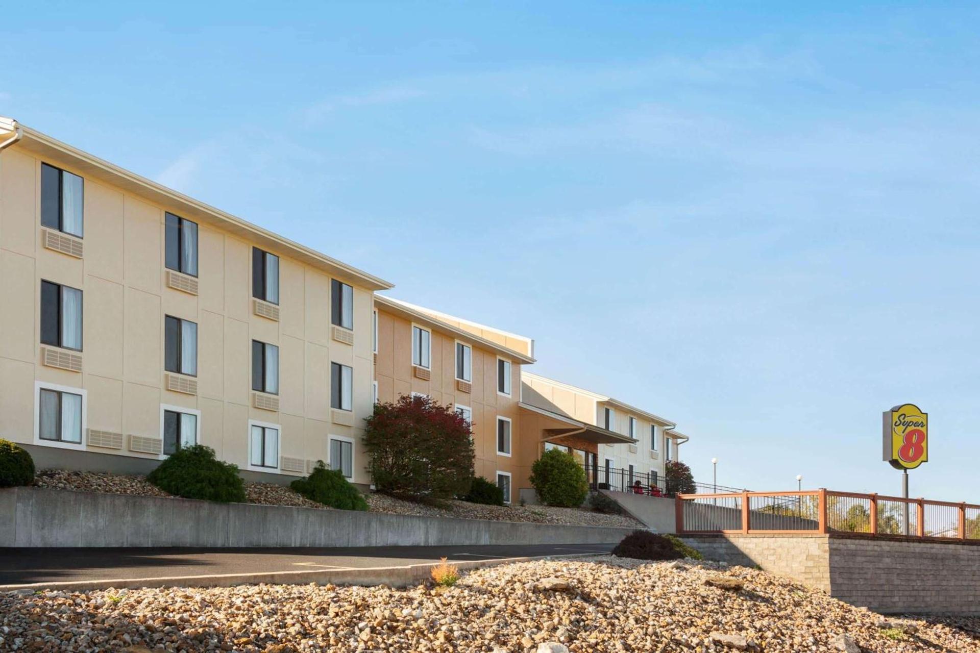 Super 8 by Wyndham Hannibal — hotel in Hannibal