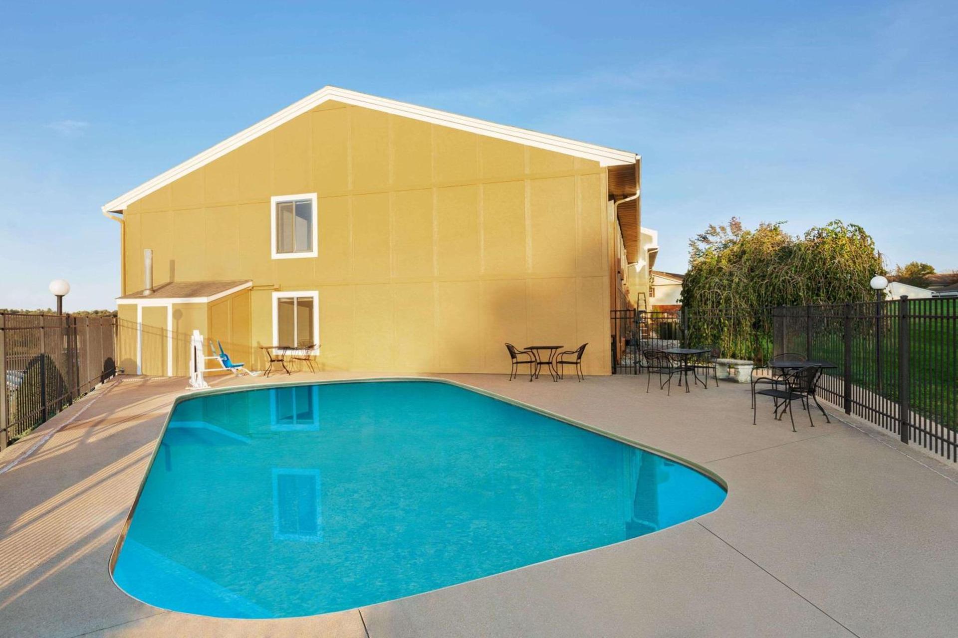 Super 8 by Wyndham Hannibal photo 10