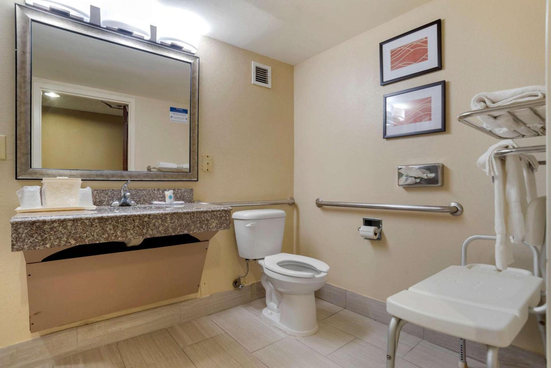 Comfort Inn University Area photo 14