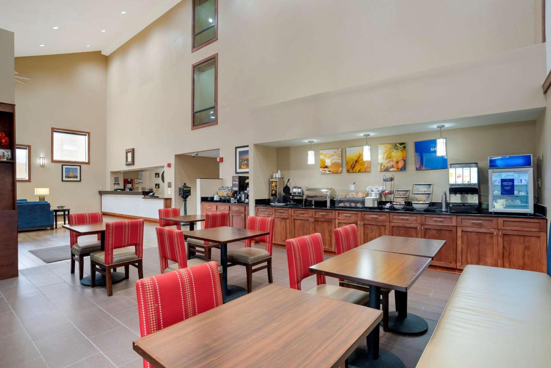 Comfort Inn University Area photo 31