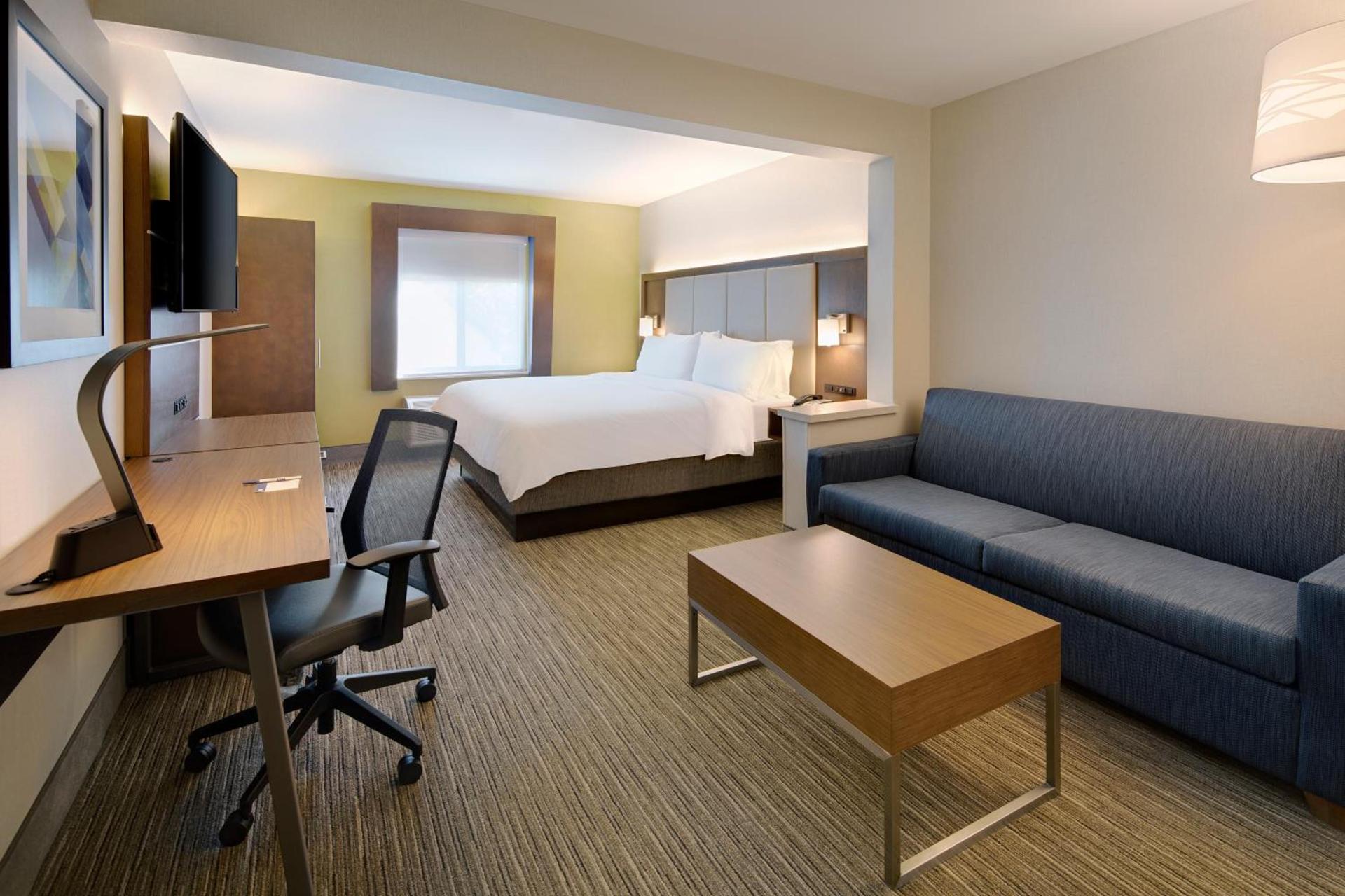Holiday Inn Express & Suites Tilton by IHG photo 3