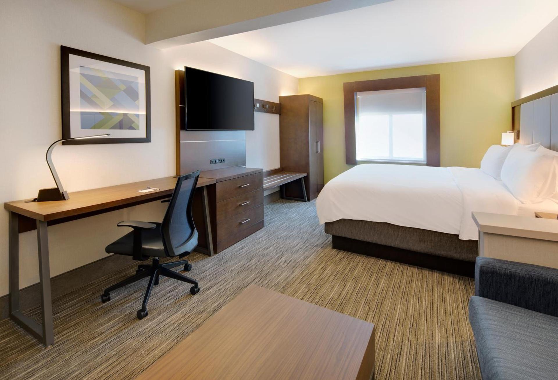 Holiday Inn Express & Suites Tilton by IHG photo 2