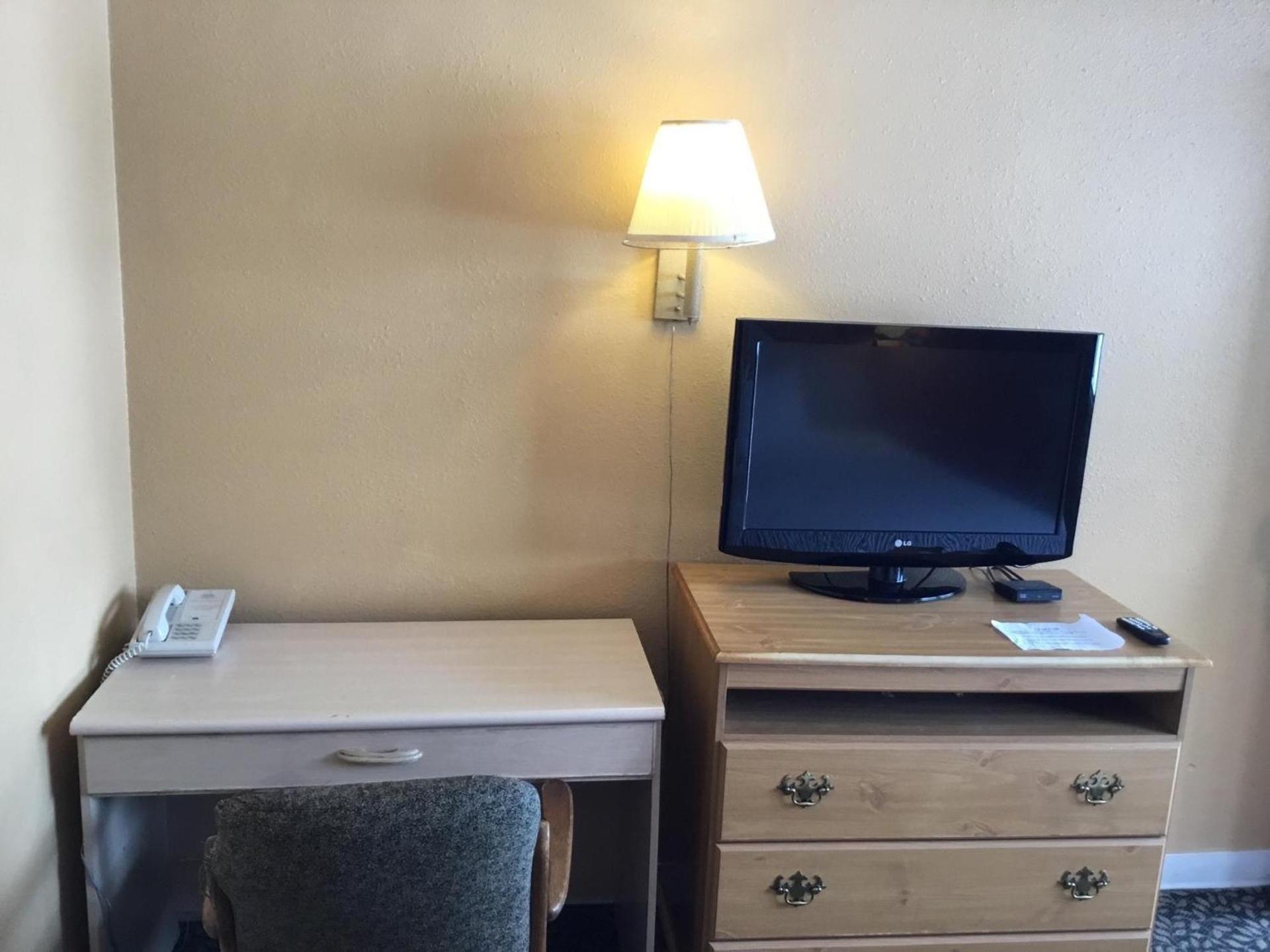 Days Inn by Wyndham Henrietta/Rochester Area photo 25