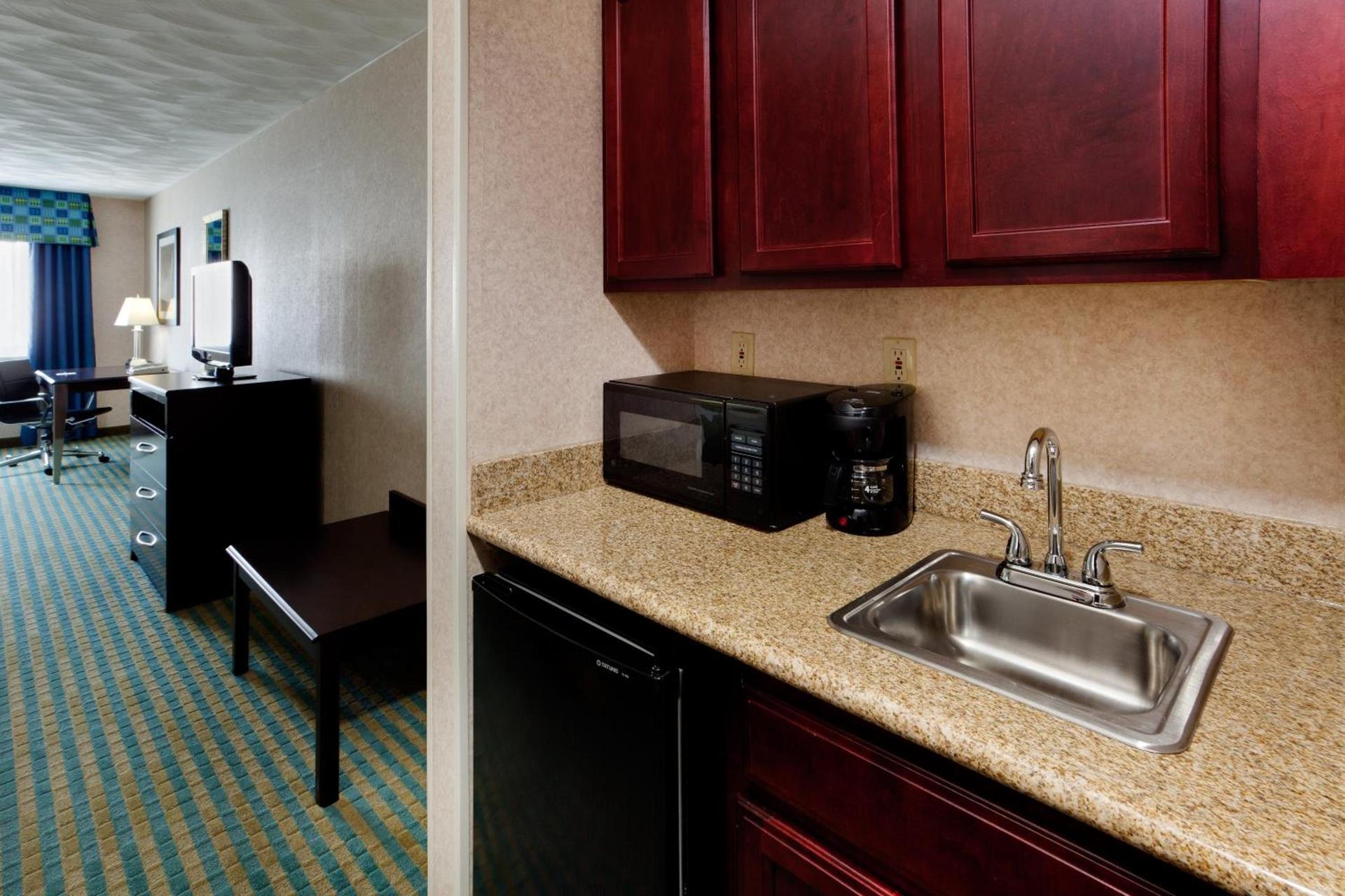 Holiday Inn Express & Suites Smithfield - Providence by IHG photo 39