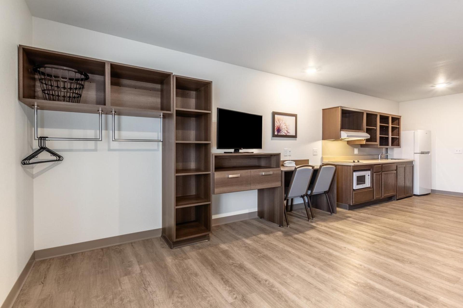 WoodSpring Suites Elgin - Chicago photo 27