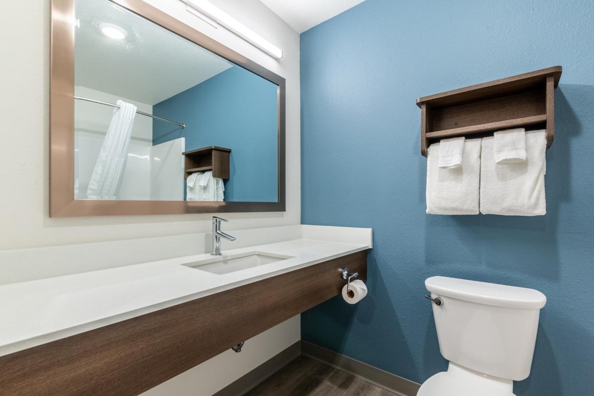 WoodSpring Suites Elgin - Chicago photo 30