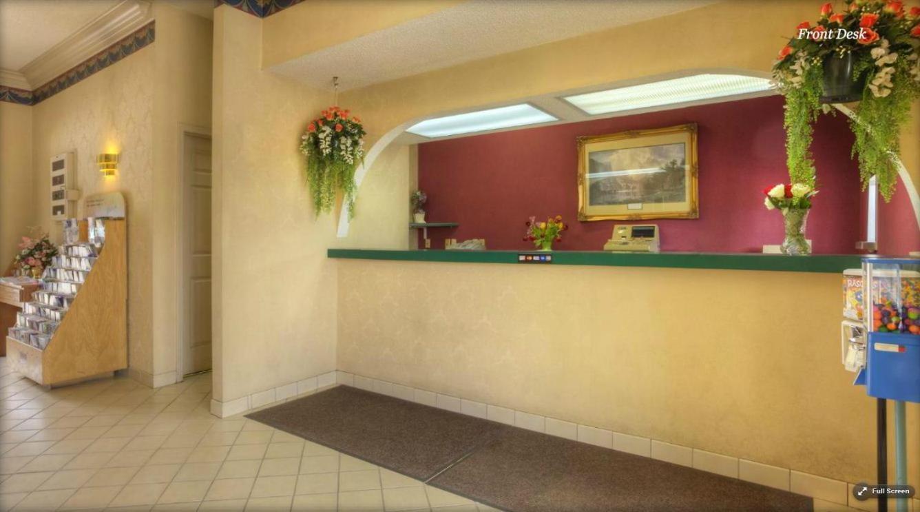 Econo Lodge photo 14