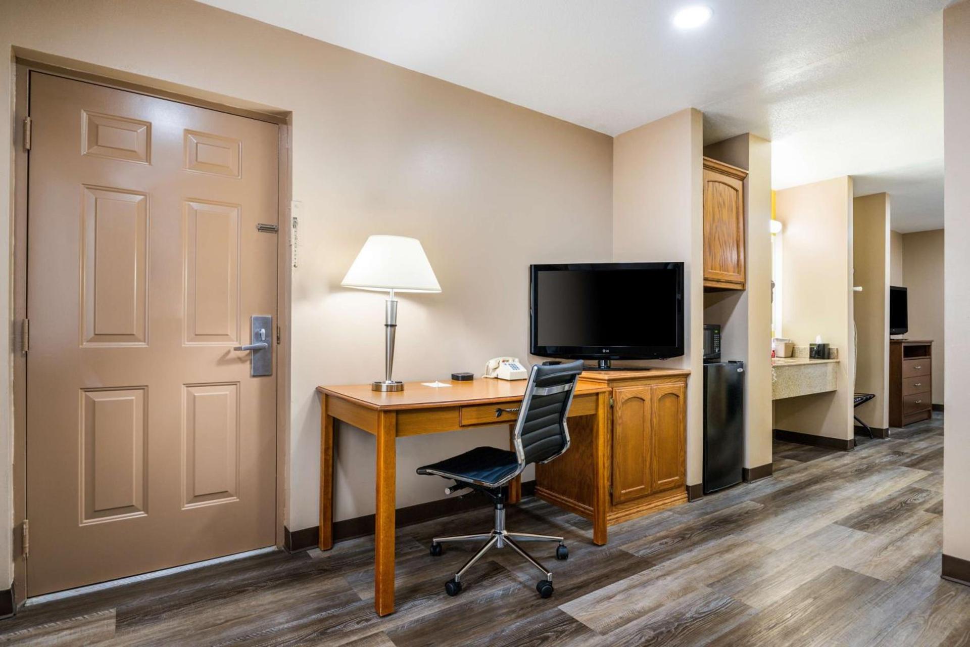 SureStay Plus Hotel by Best Western Poteau photo 11