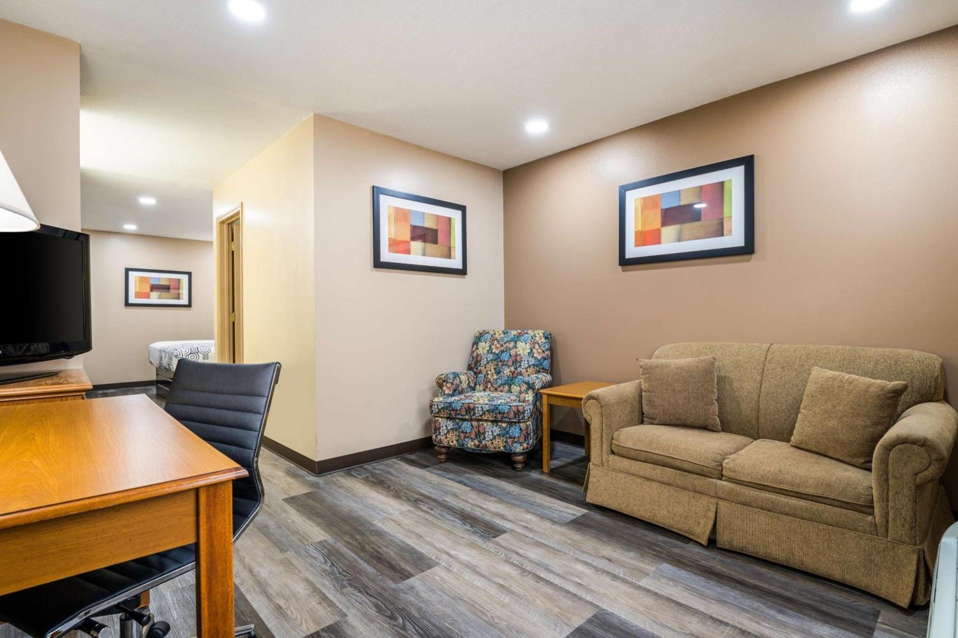 SureStay Plus Hotel by Best Western Poteau photo 10