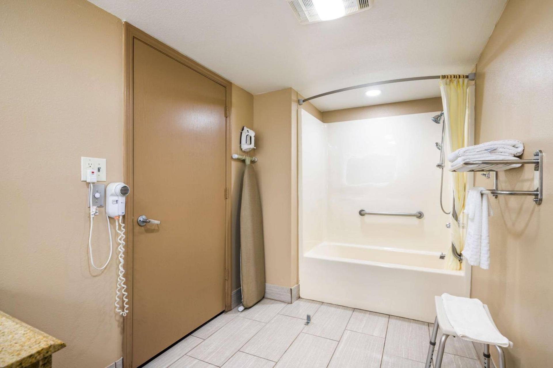 SureStay Plus Hotel by Best Western Poteau photo 22