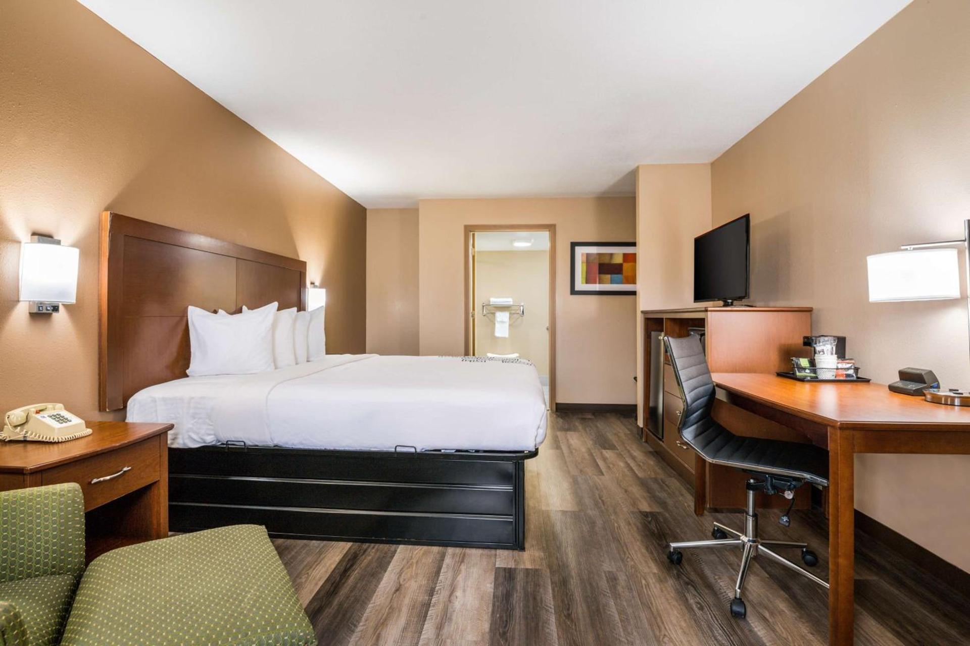 SureStay Plus Hotel by Best Western Poteau photo 21