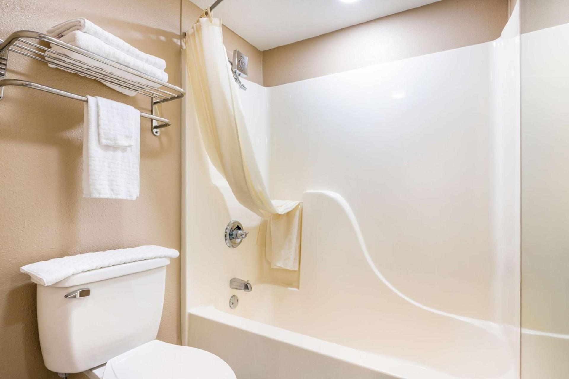 SureStay Plus Hotel by Best Western Poteau photo 24