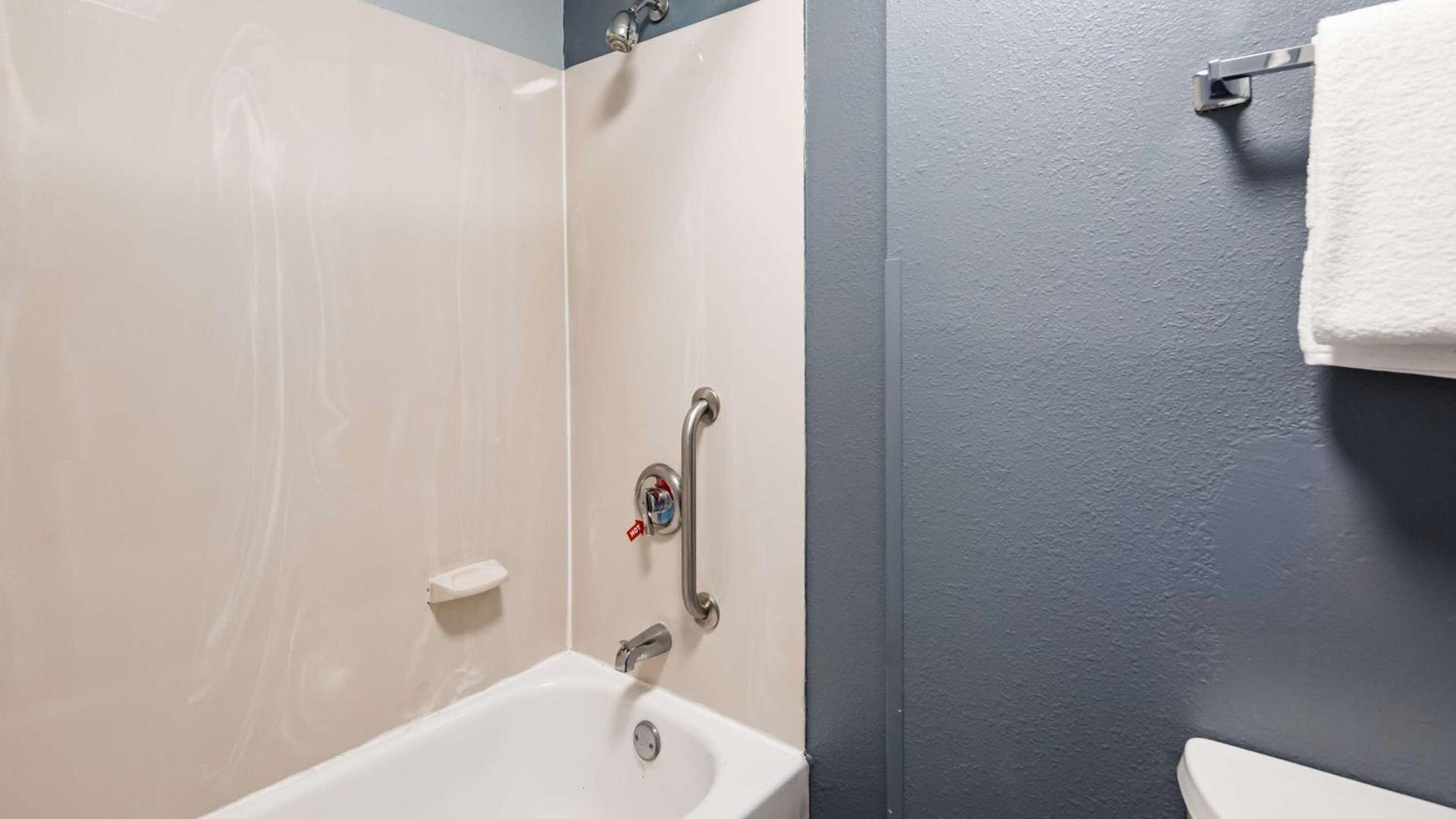 SureStay Plus Hotel by Best Western Durham Medical Center photo 23