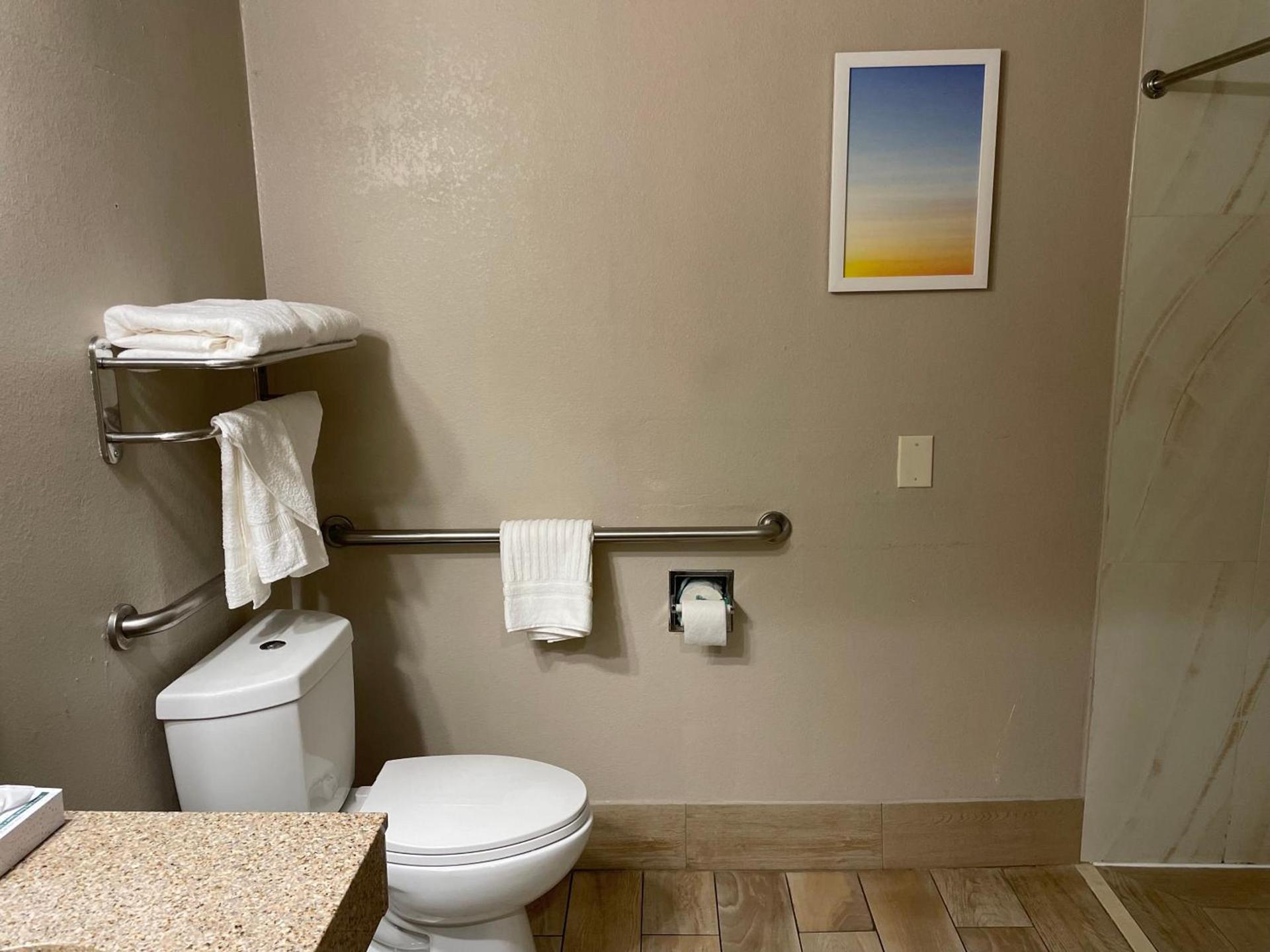 Clarion Pointe Atlanta Airport College Park photo 57
