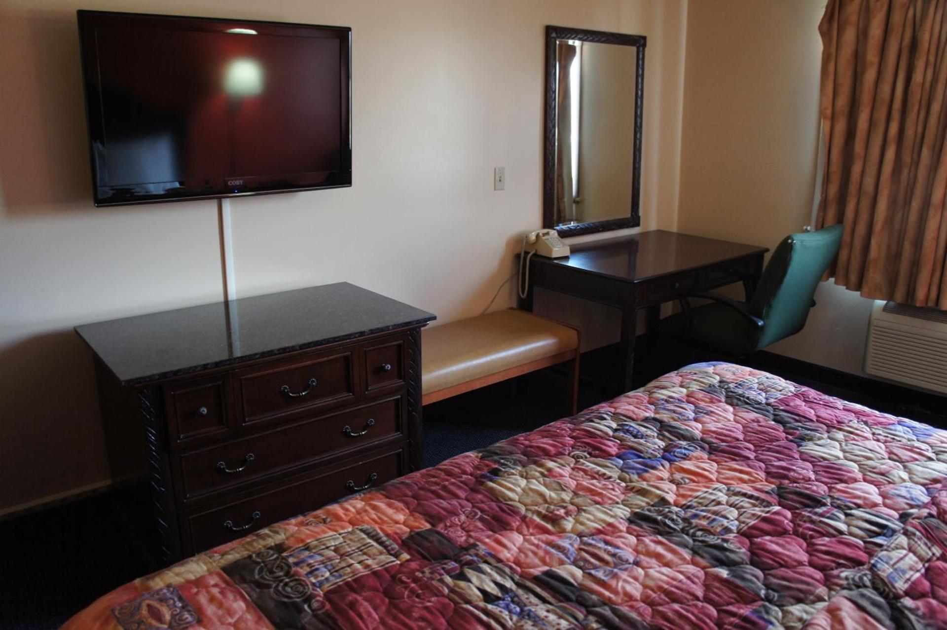 Coratel Inn and Suites Maple Grove photo 64