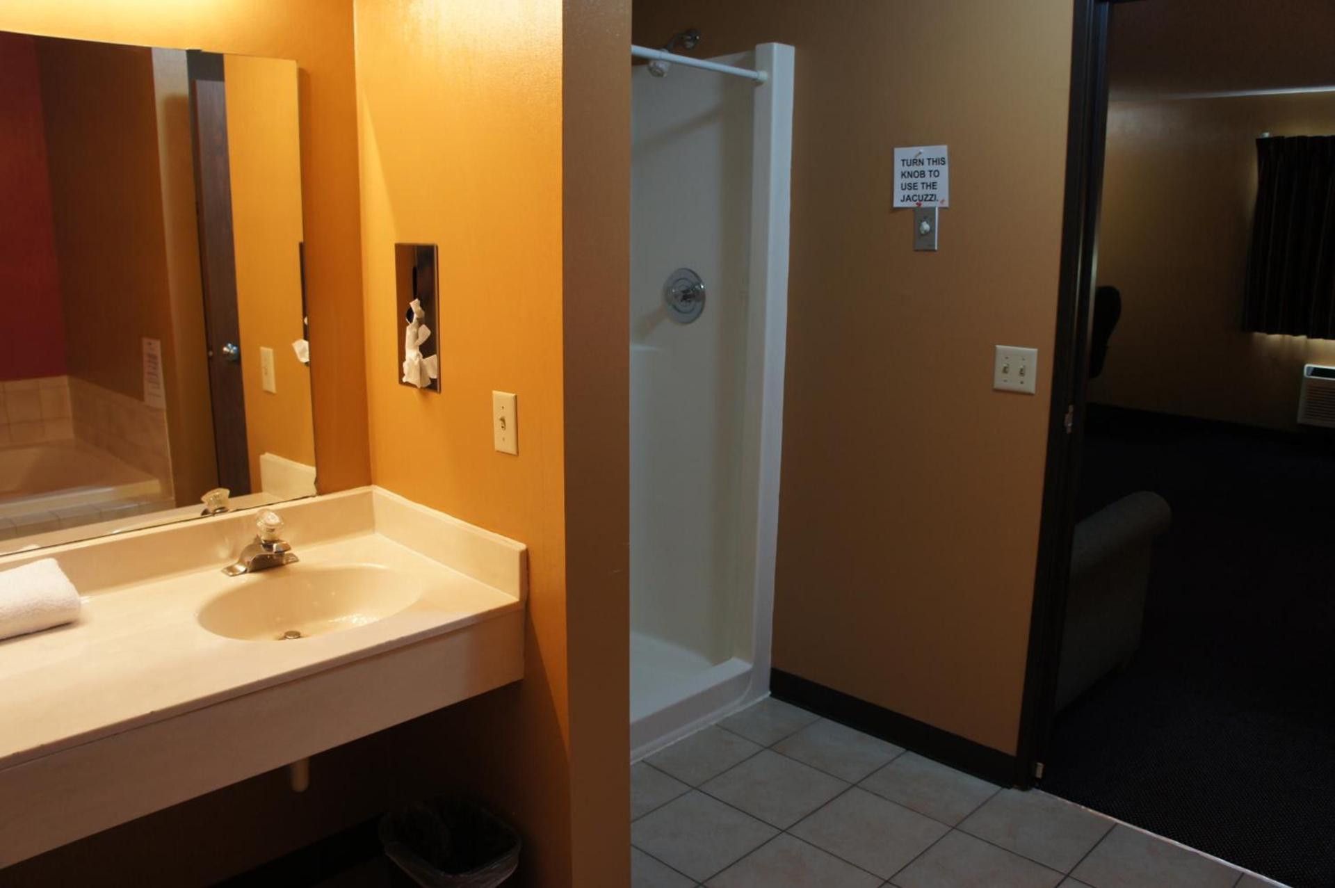 Coratel Inn and Suites Maple Grove photo 66