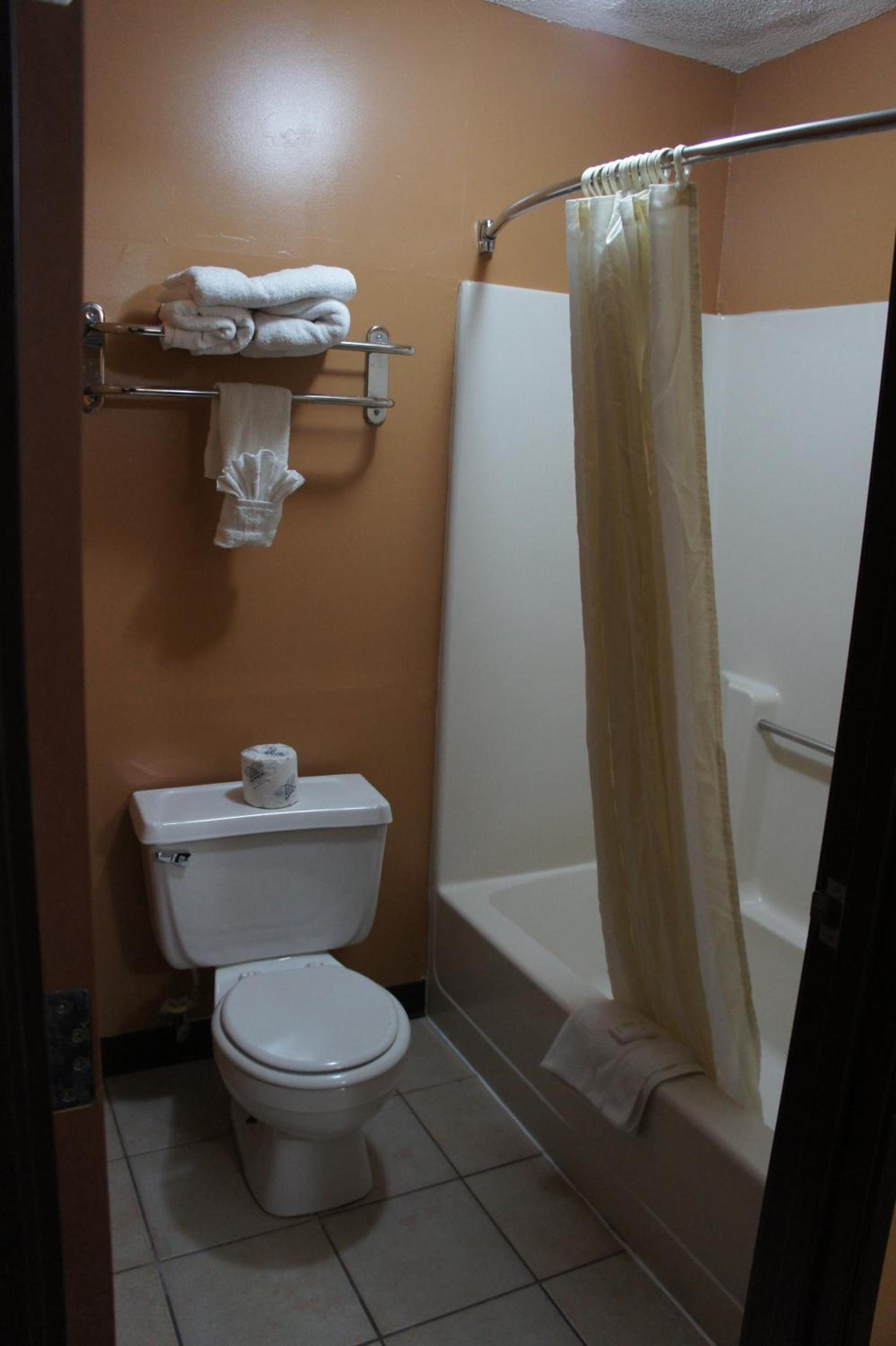 Coratel Inn and Suites Maple Grove photo 67