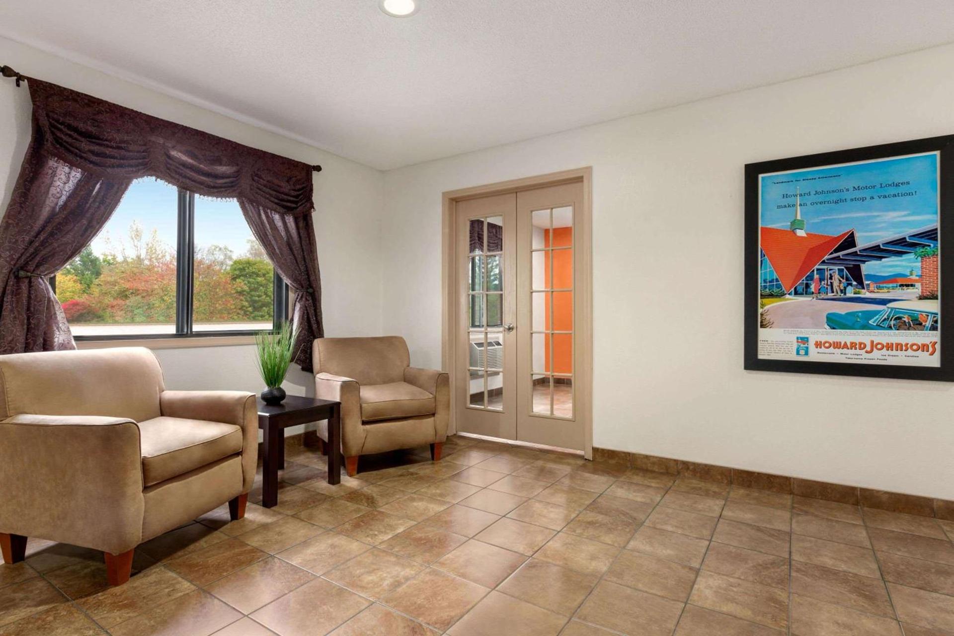 Howard Johnson by Wyndham Waterloo/Cedar Falls photo 7