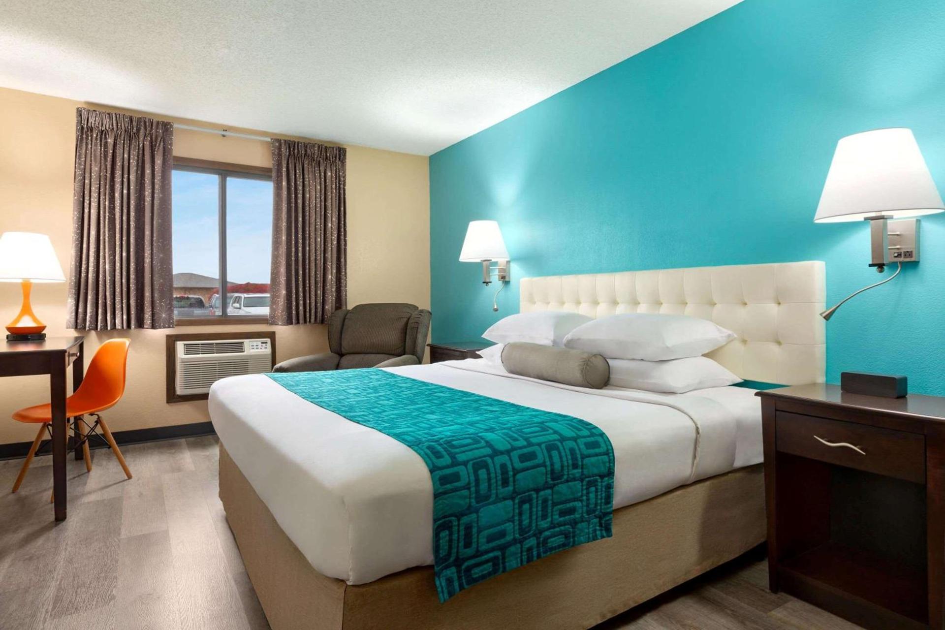Howard Johnson by Wyndham Waterloo/Cedar Falls photo 4