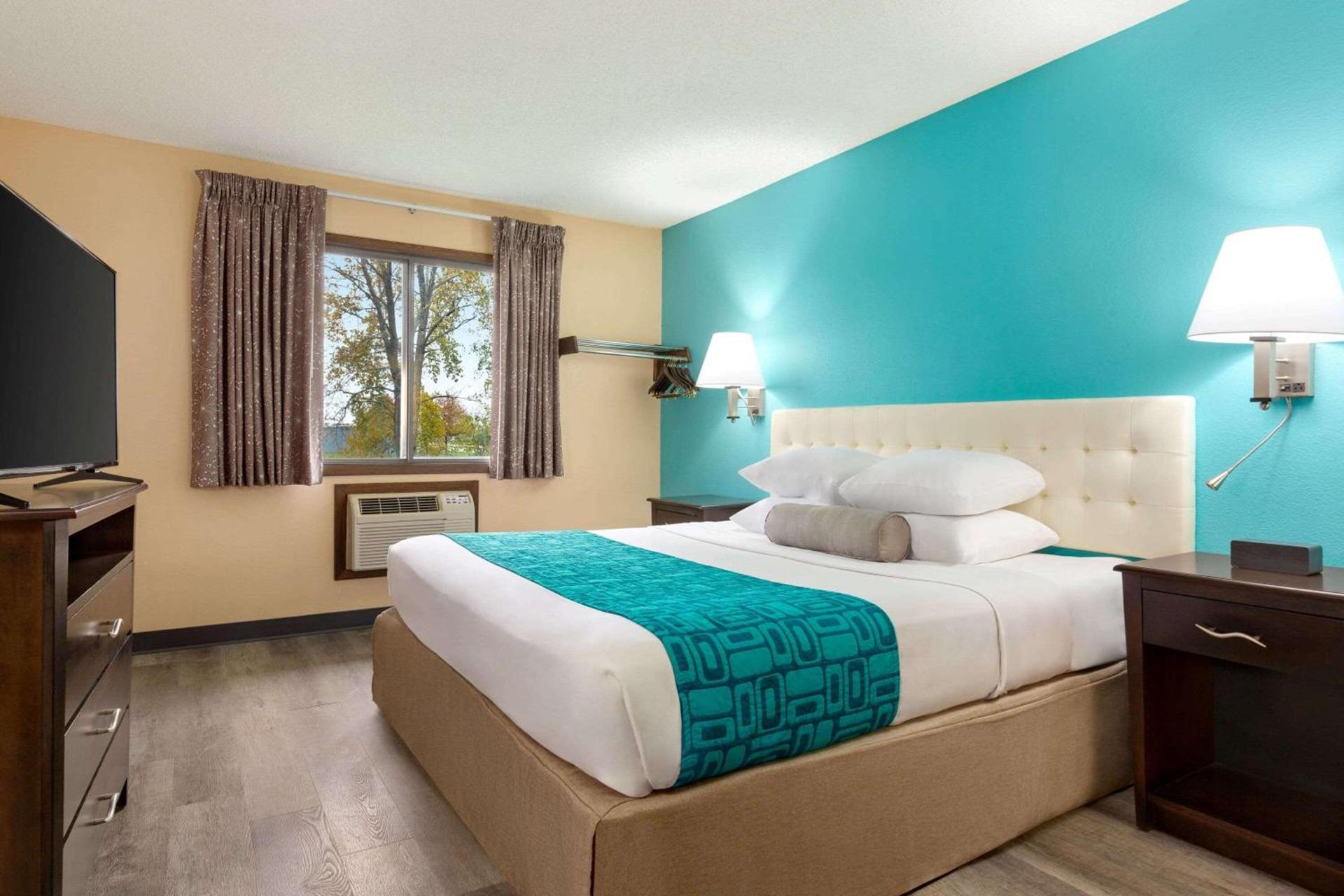 Howard Johnson by Wyndham Waterloo/Cedar Falls photo 10