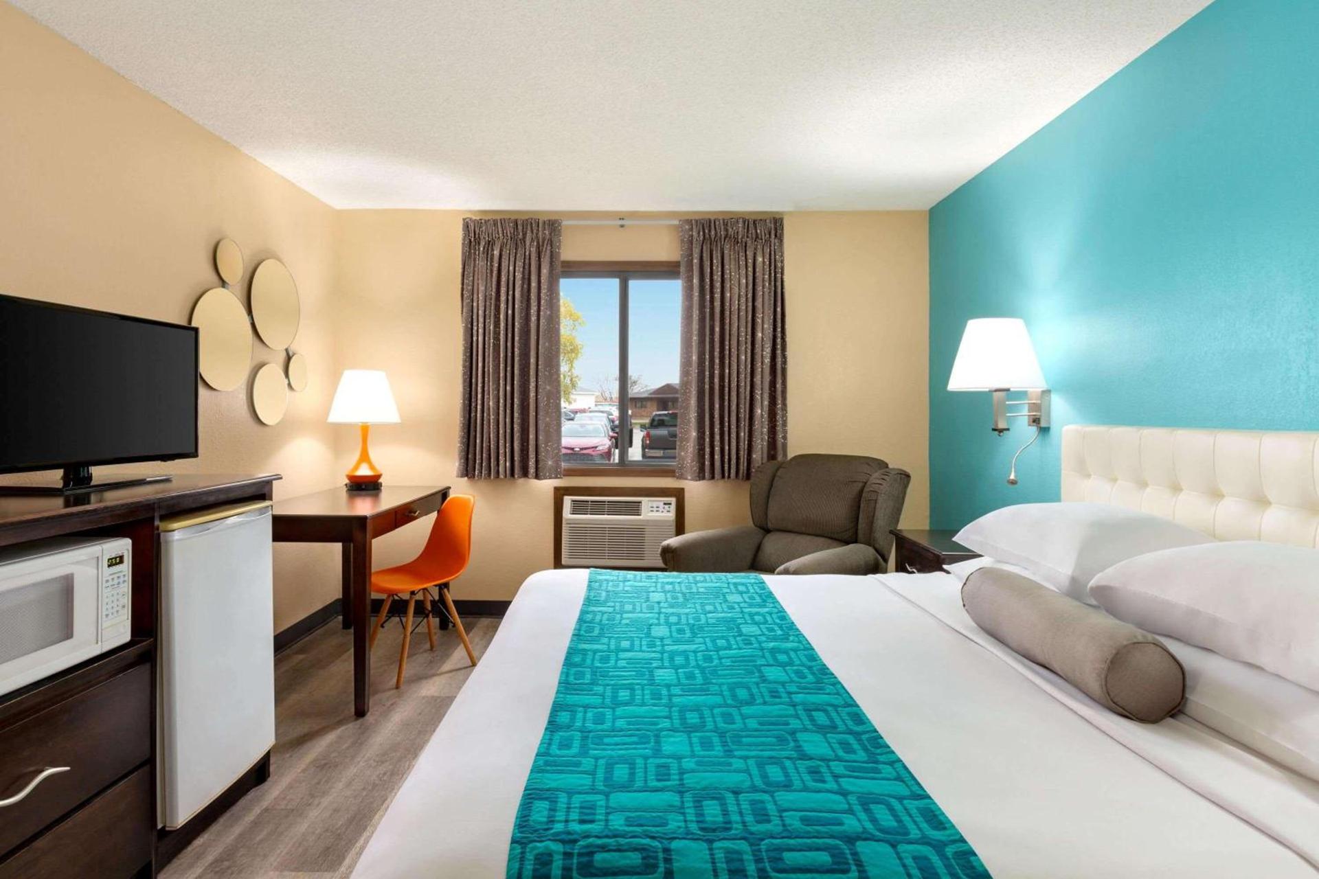 Howard Johnson by Wyndham Waterloo/Cedar Falls photo 11