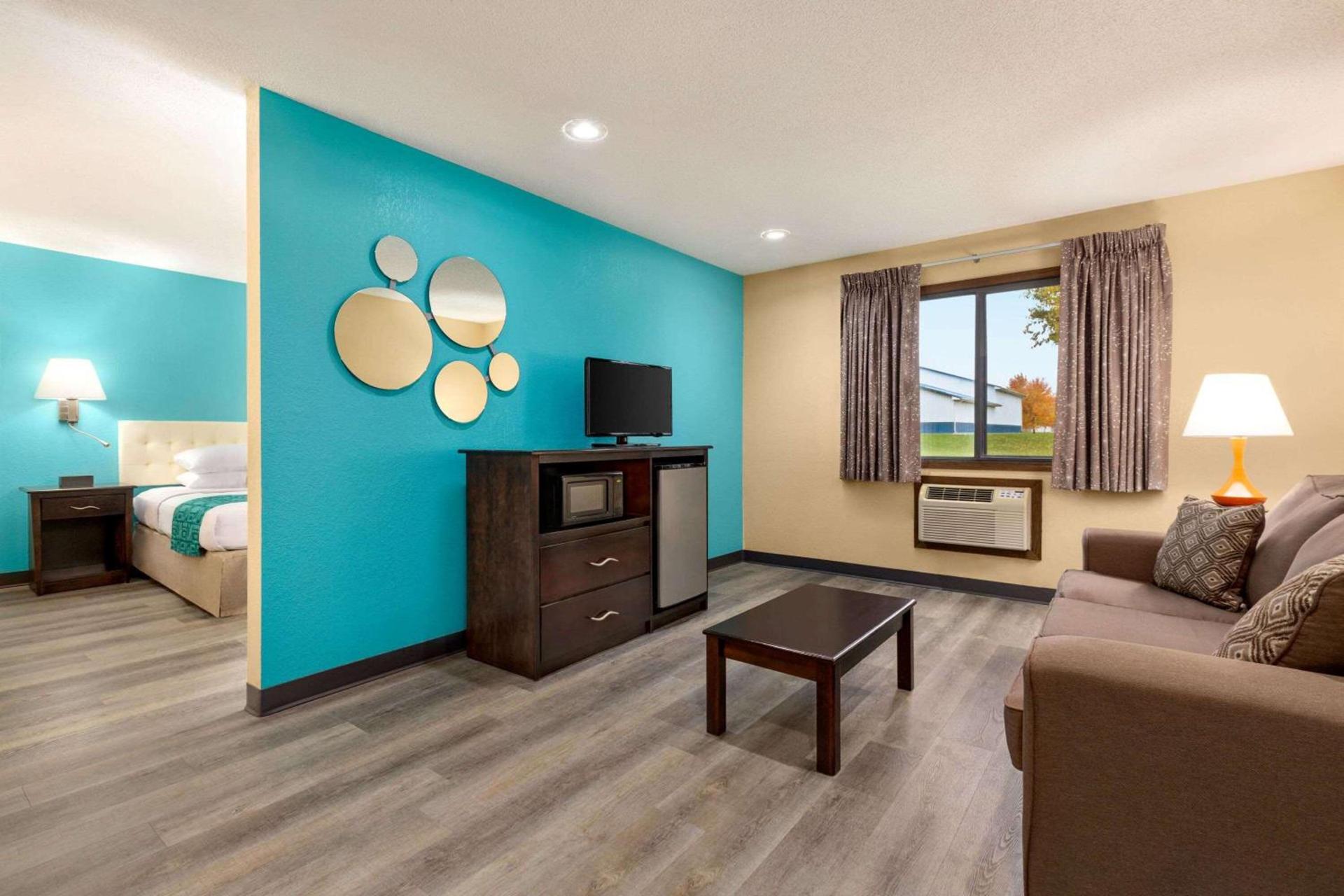 Howard Johnson by Wyndham Waterloo/Cedar Falls photo 20
