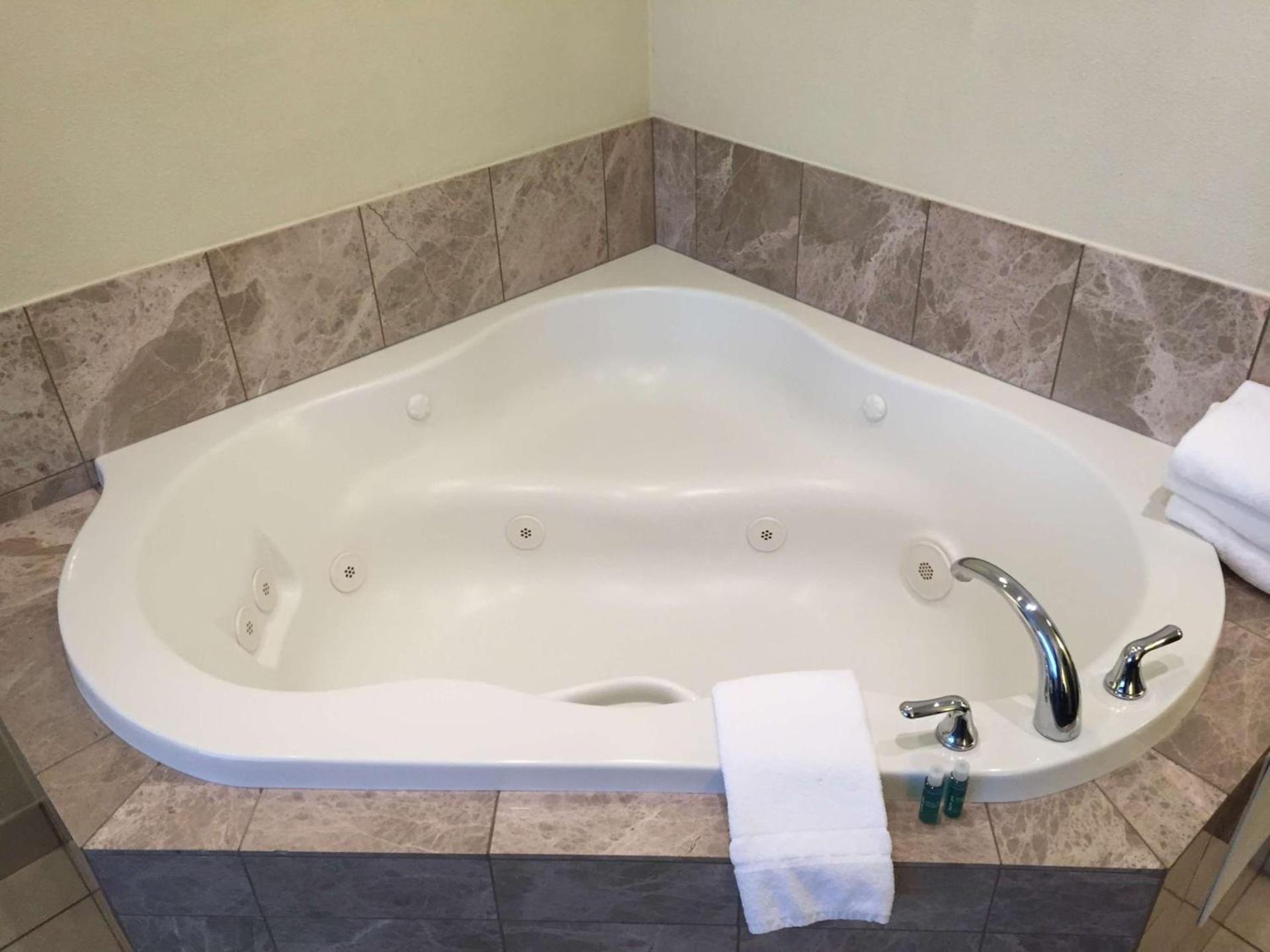Best Western Plus Reading Inn & Suites photo 67