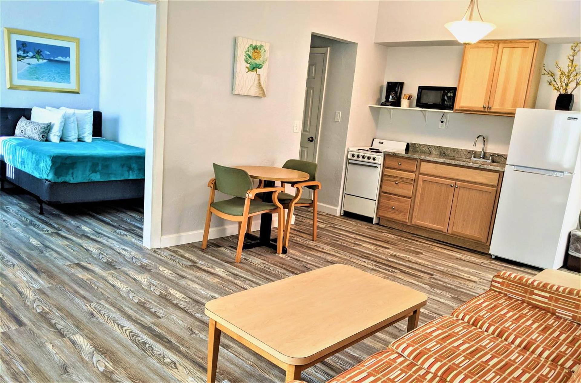 Johns Pass Beach Motel photo 27