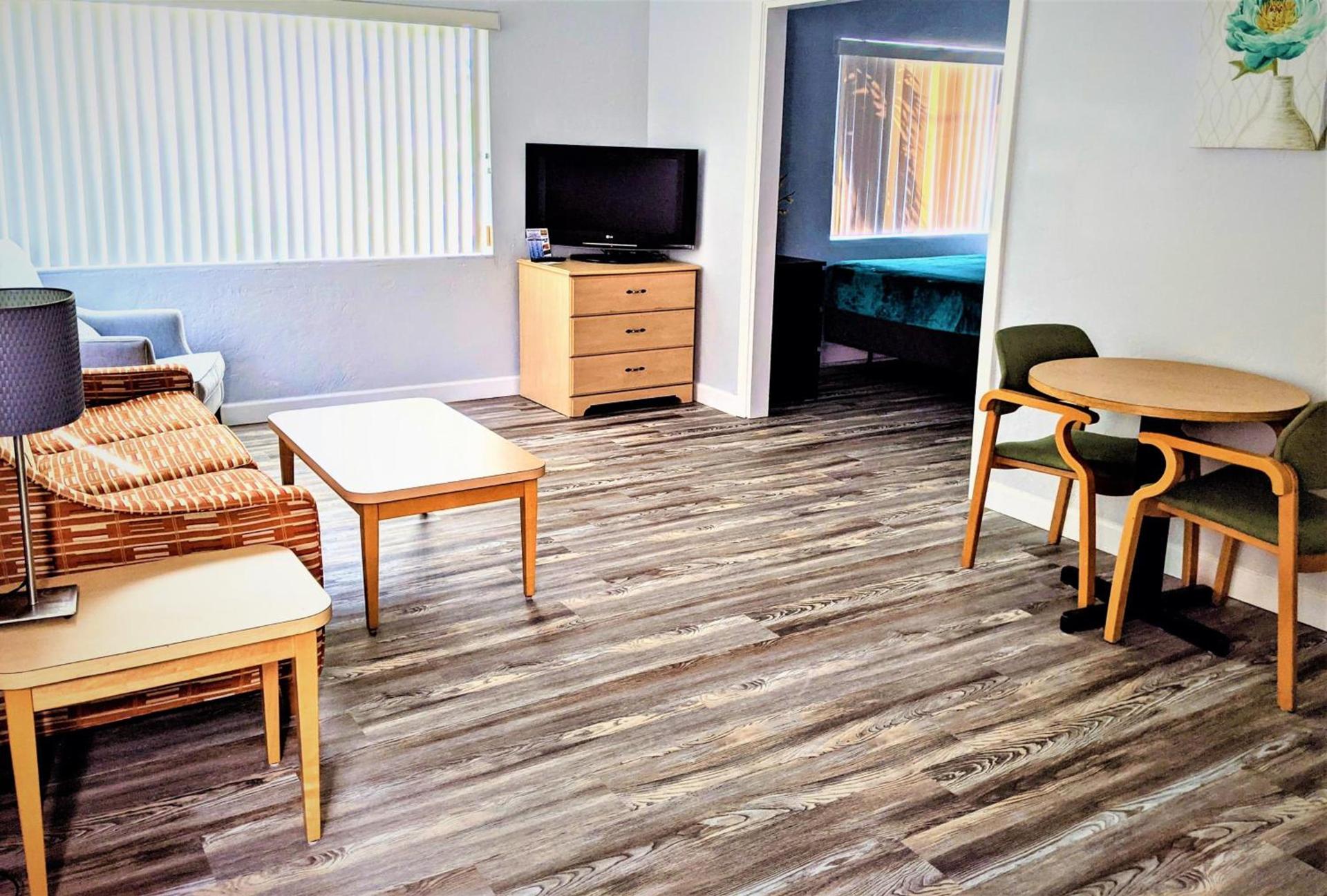 Johns Pass Beach Motel photo 74