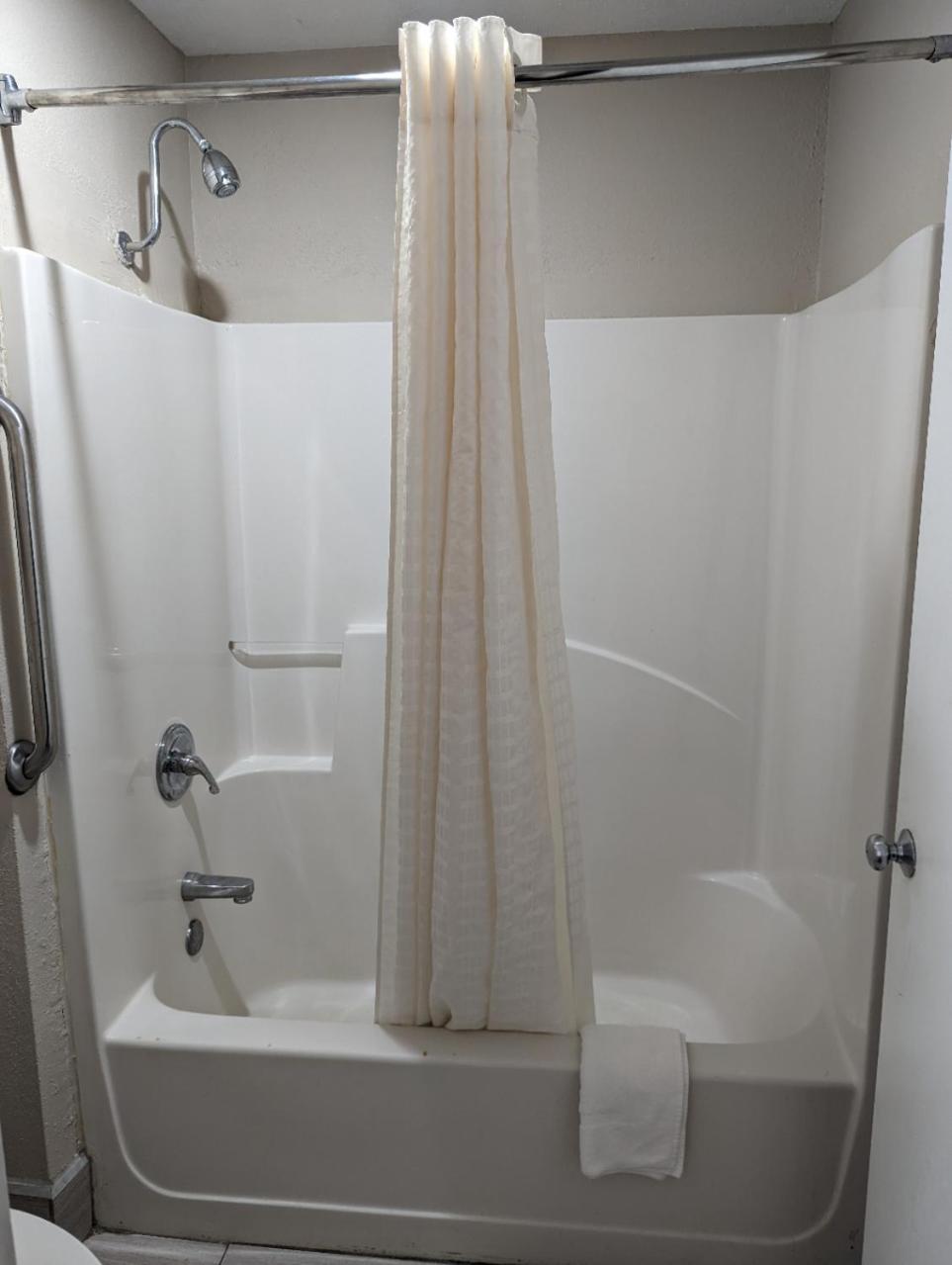 Howard Johnson by Wyndham Chattanooga Lookout Mountain I-24 photo 33