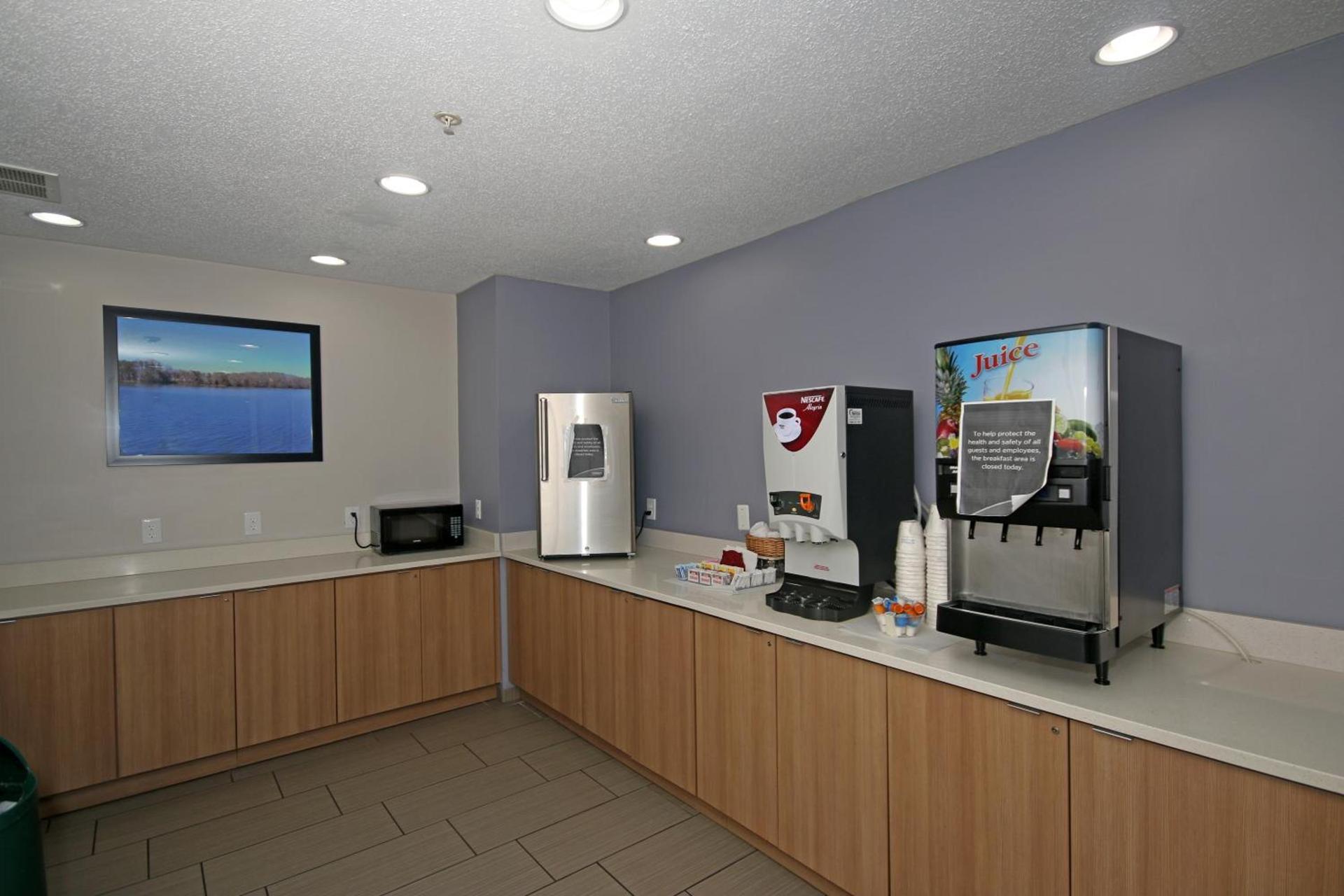 Microtel Inn by Wyndham Greensboro photo 19