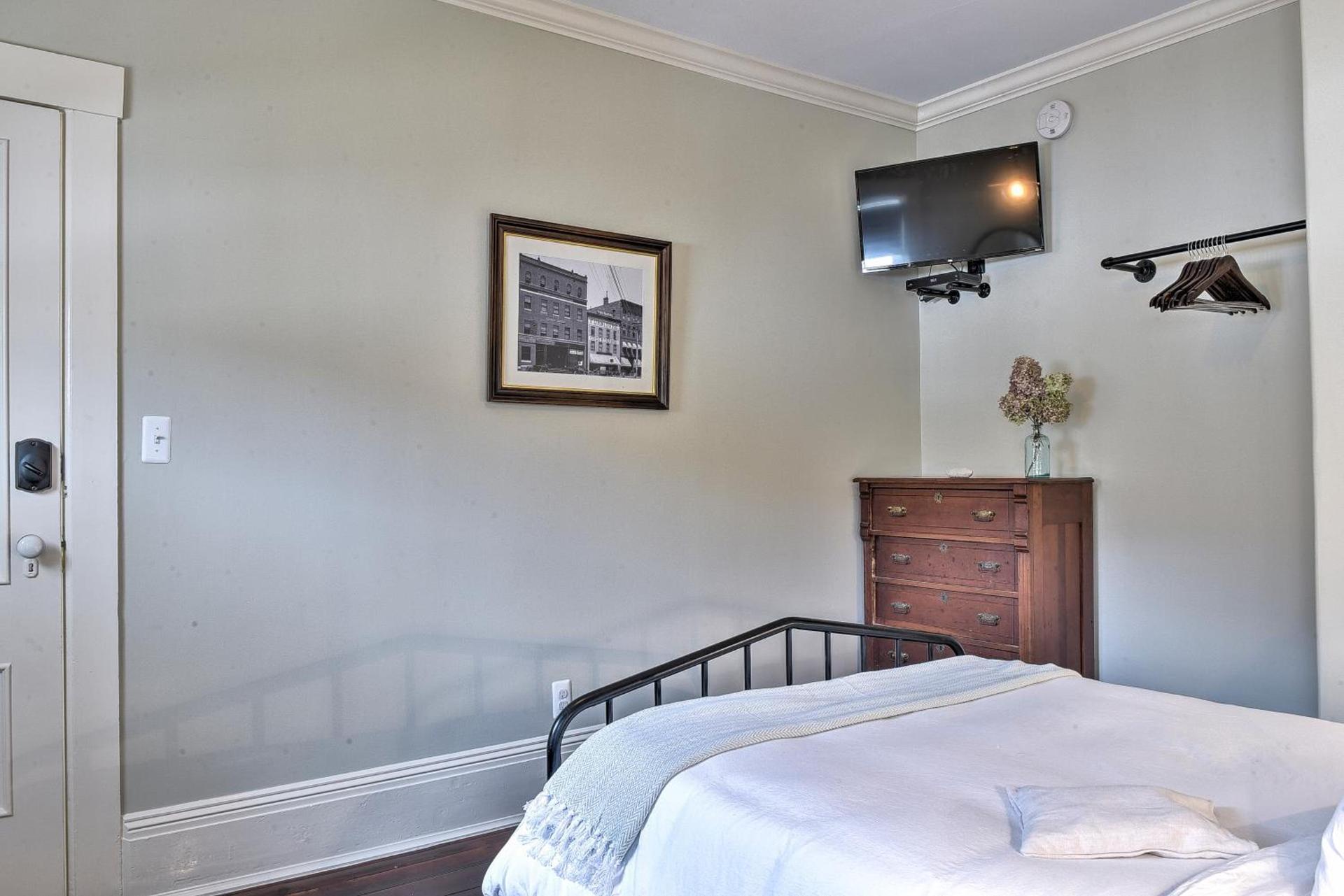The Burrell House photo 23