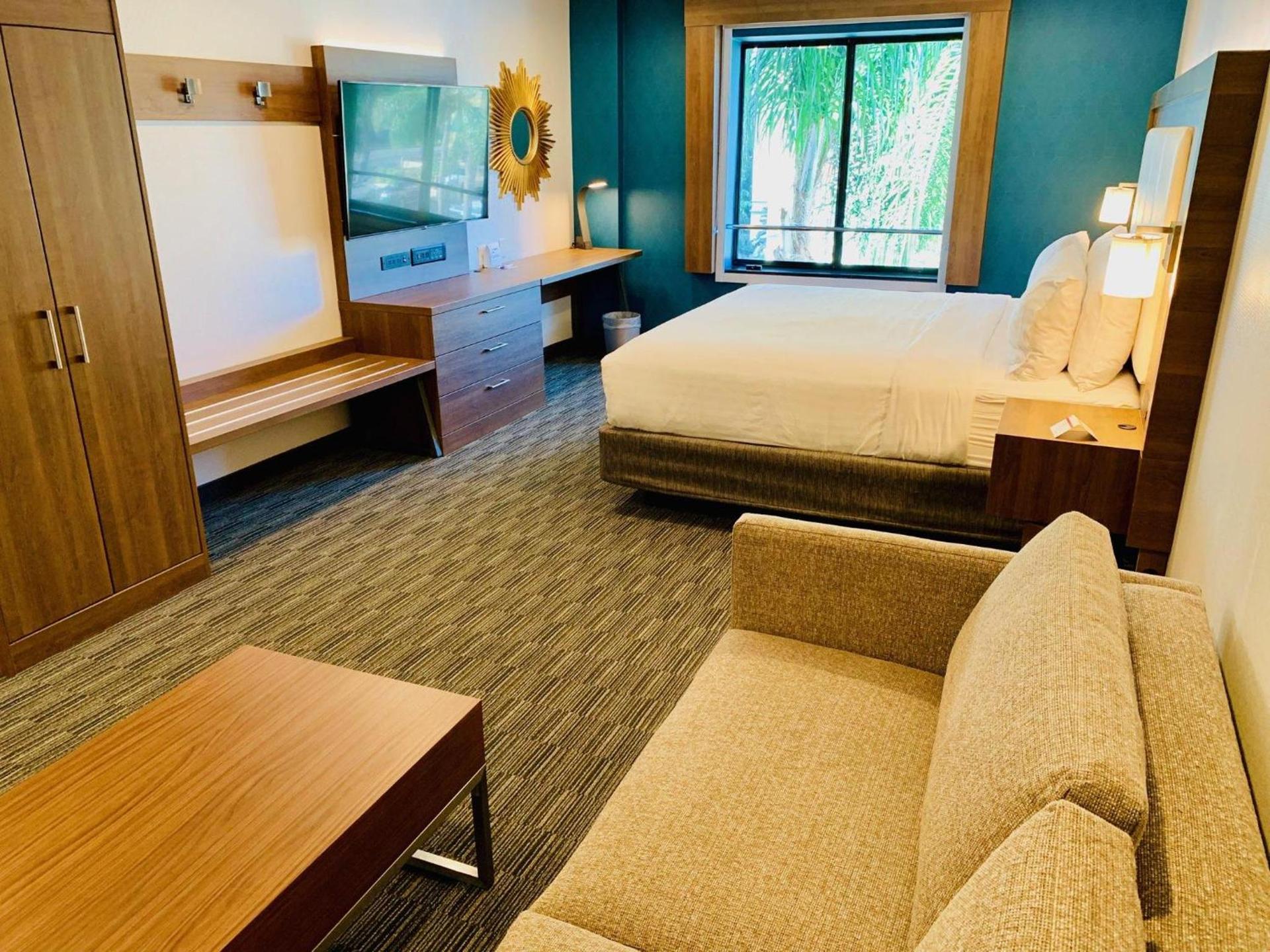 Holiday Inn Express Hollywood Walk of Fame by IHG photo 2