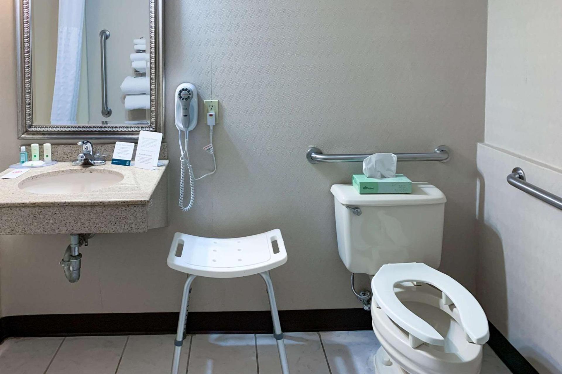 Quality Inn near Toms River Corporate Park photo 15
