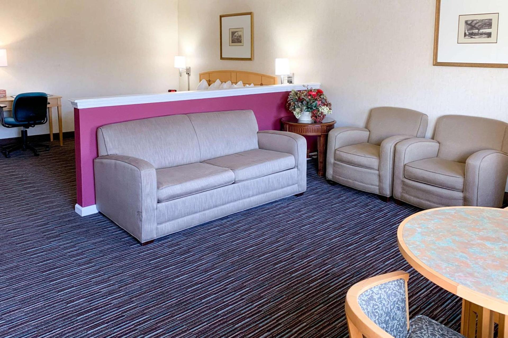 Quality Inn near Toms River Corporate Park photo 17