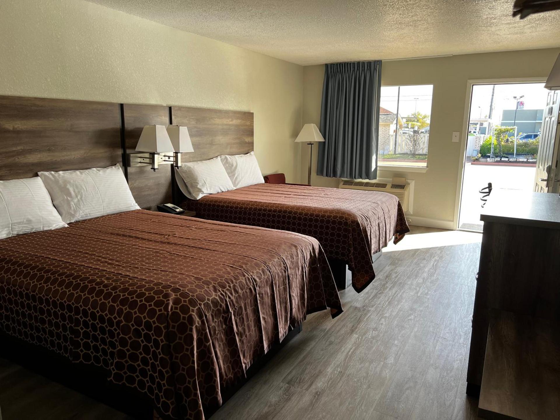 Regency Inn photo 8