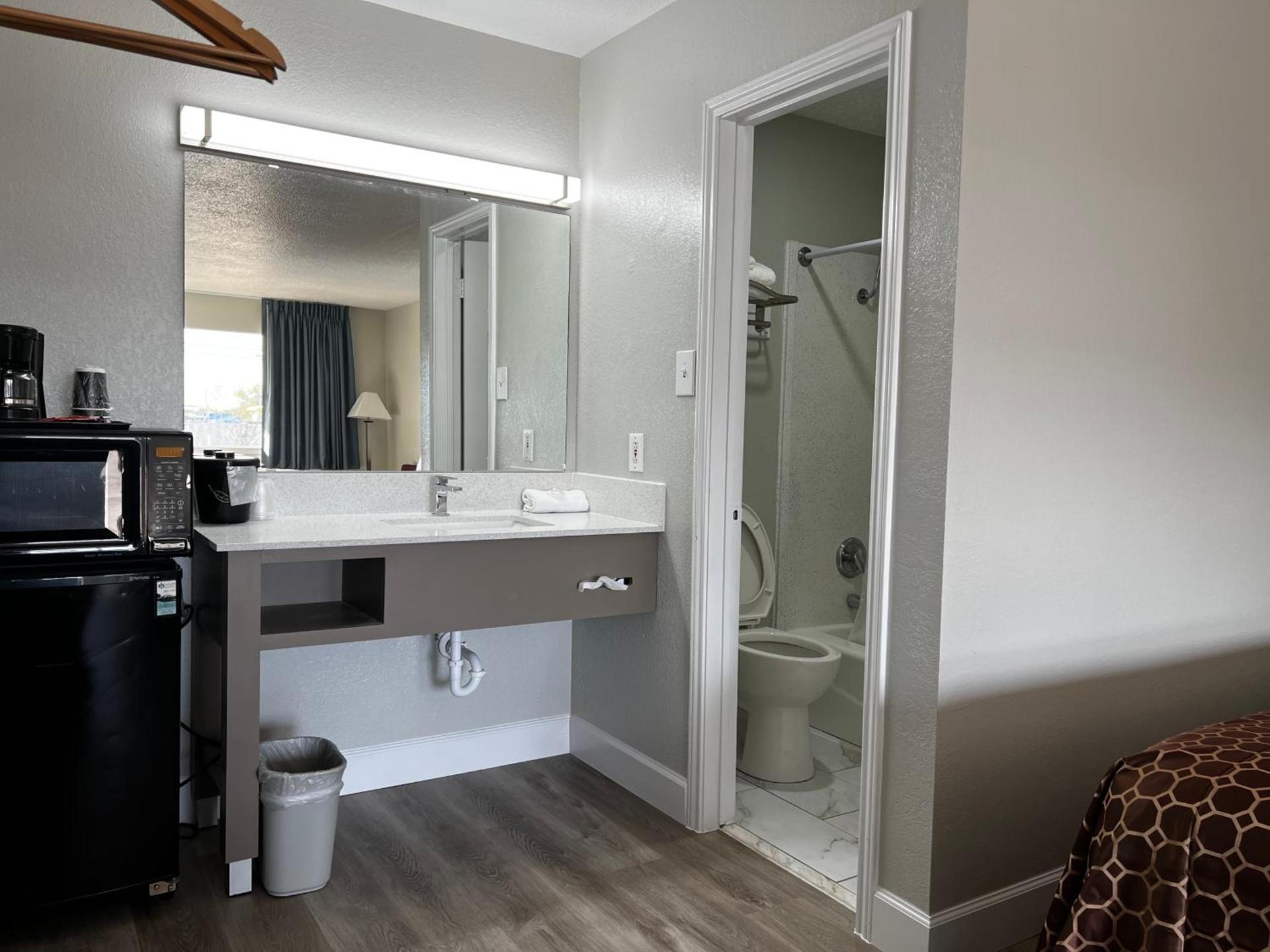 Regency Inn photo 11