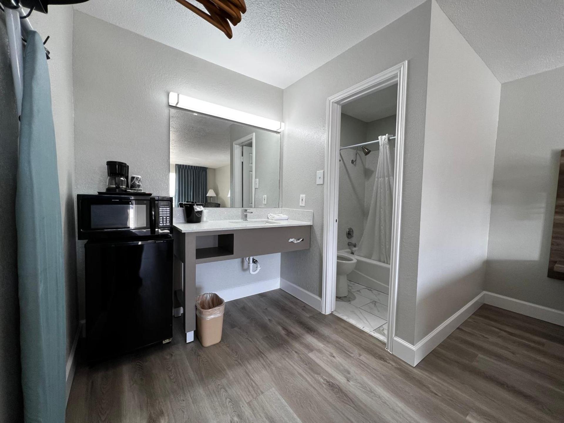 Regency Inn photo 10