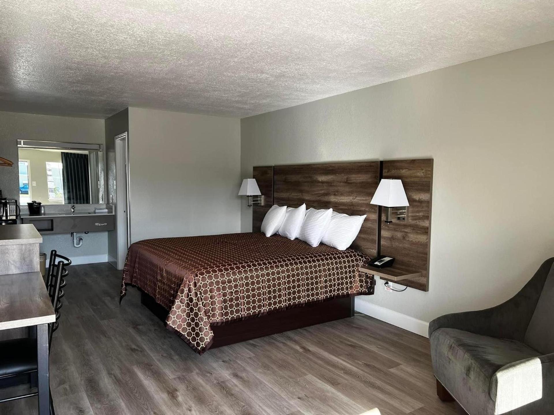 Regency Inn photo 6