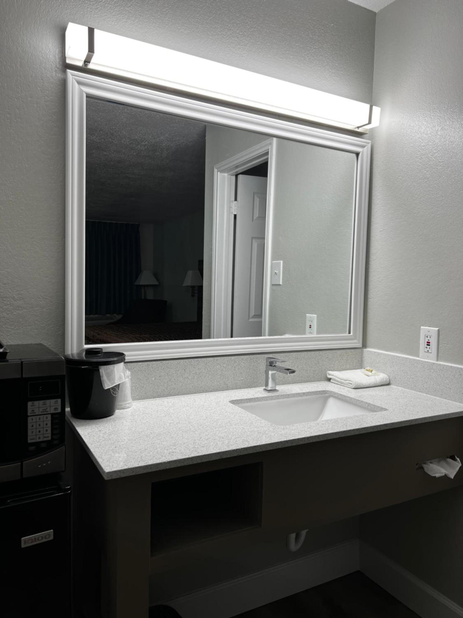 Regency Inn photo 12