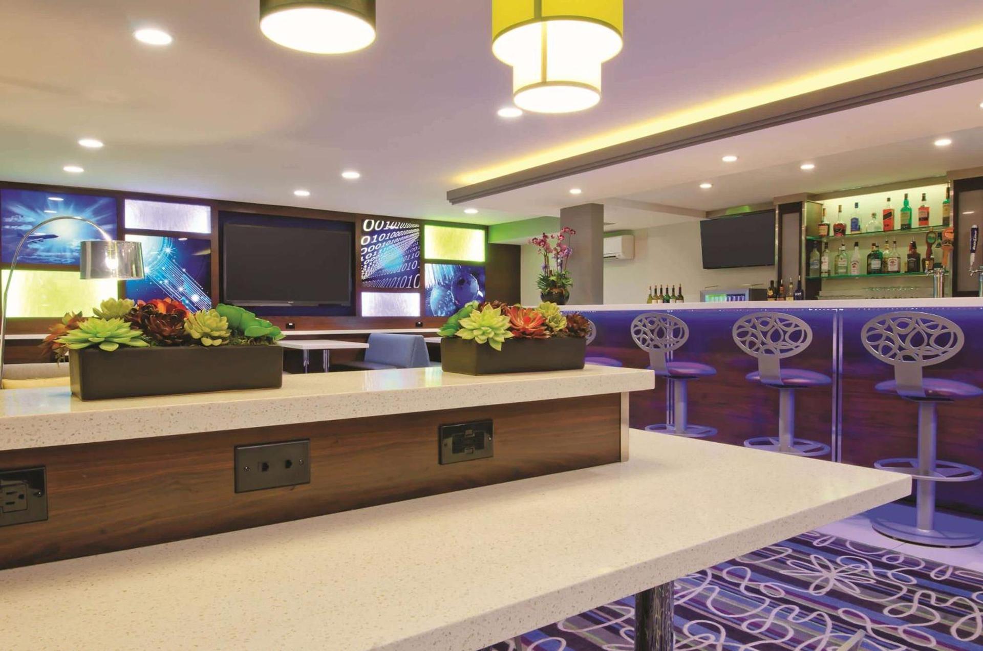 Spark by Hilton San Jose Airport photo 4