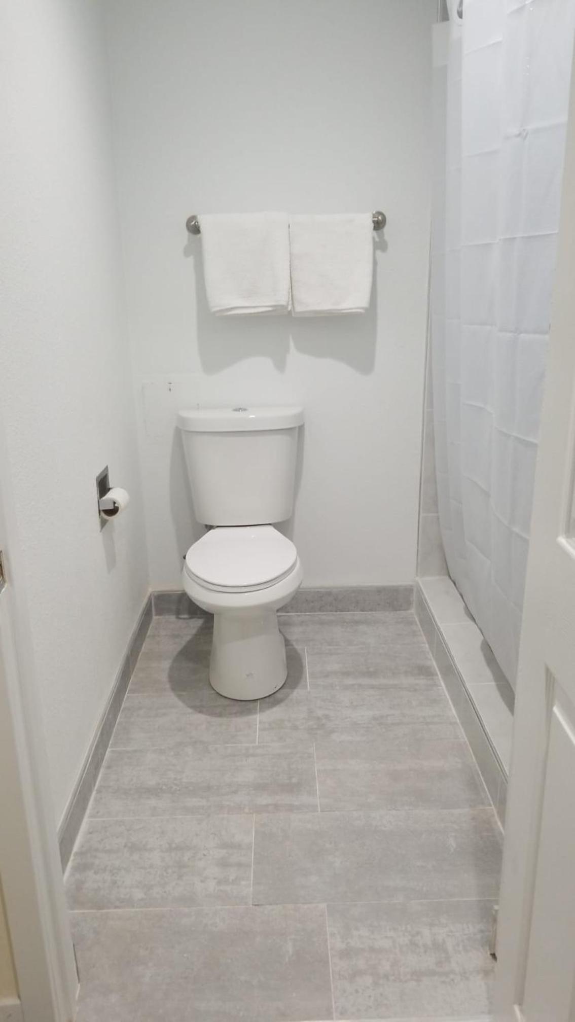 Royale Inn Motel photo 7