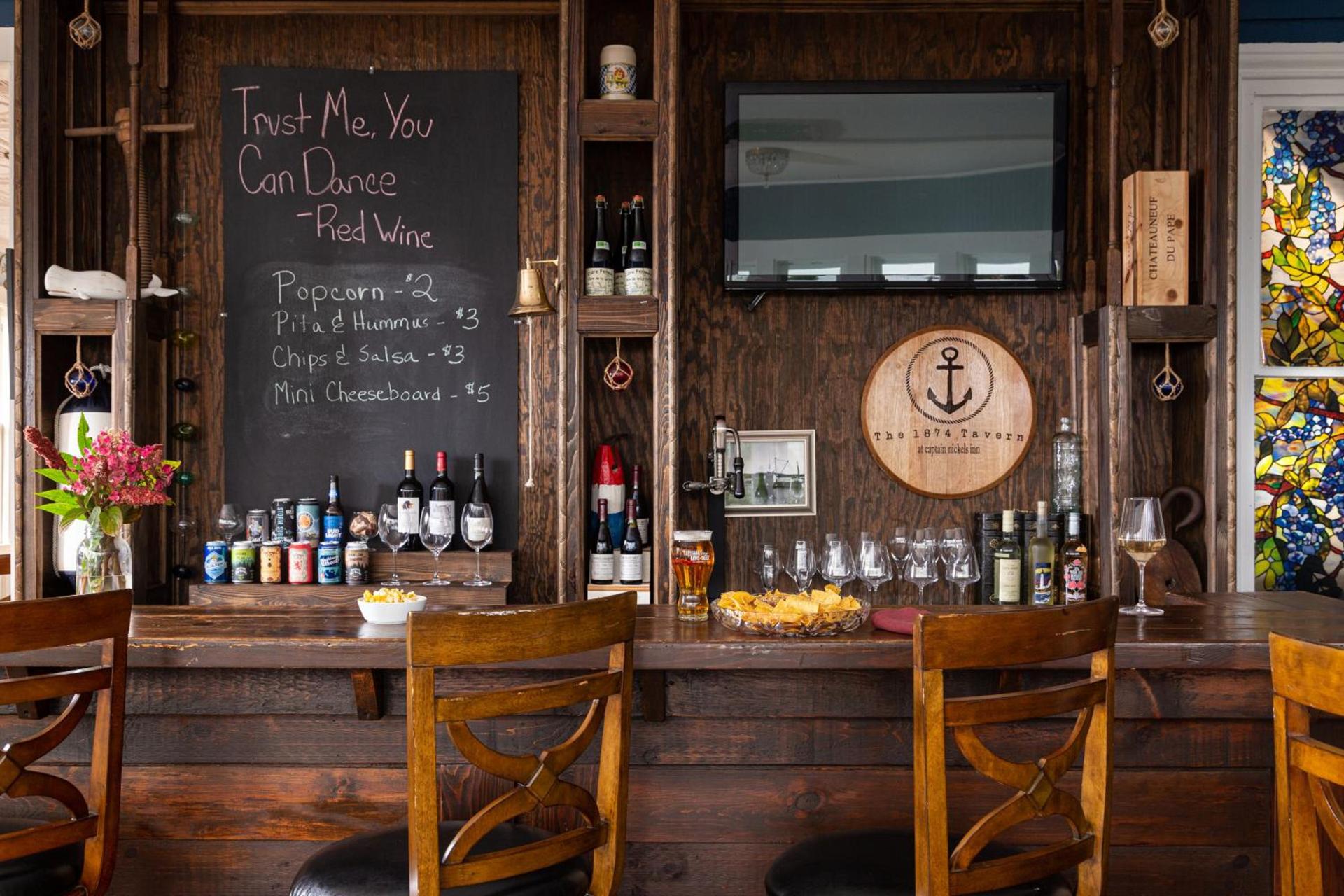 Captain Nickels Inn photo 15
