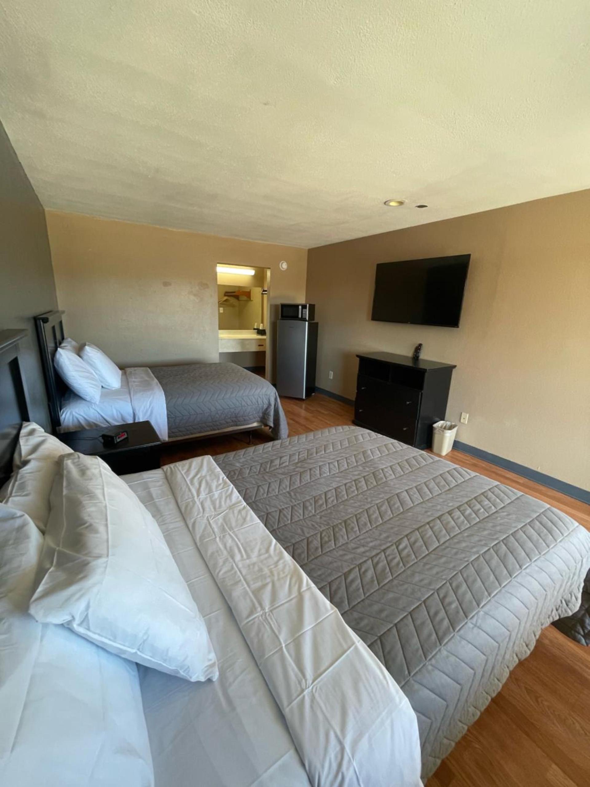 Best Budget Inn photo 13