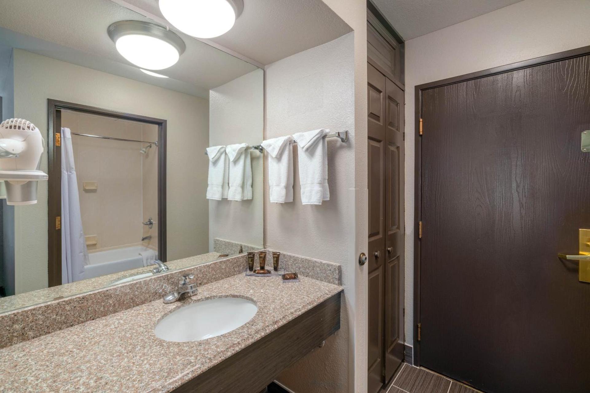 Wingate by Wyndham Memphis East photo 19